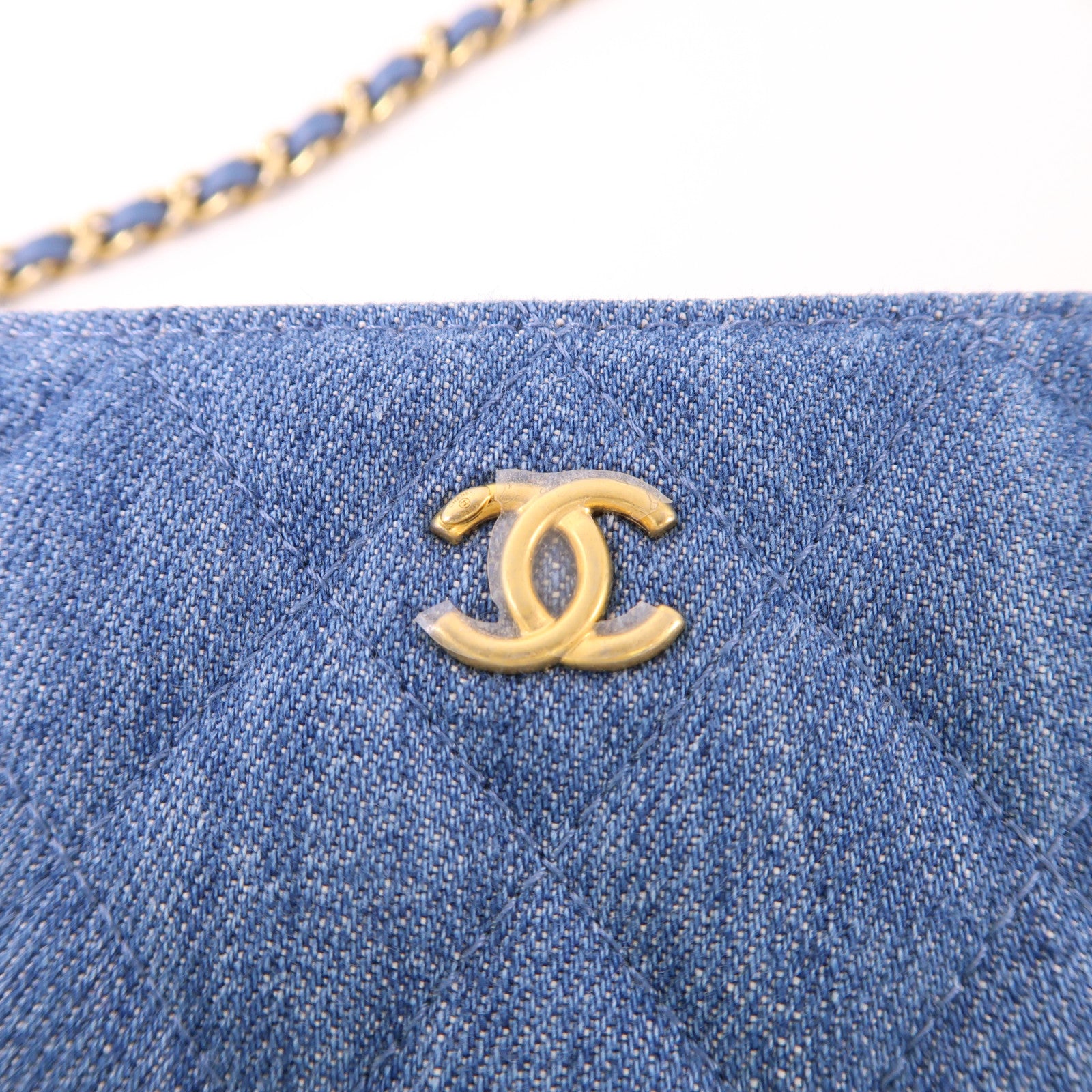 CHANEL 牛仔布Pearl Crush Denim Camera Bag金扣肩背袋