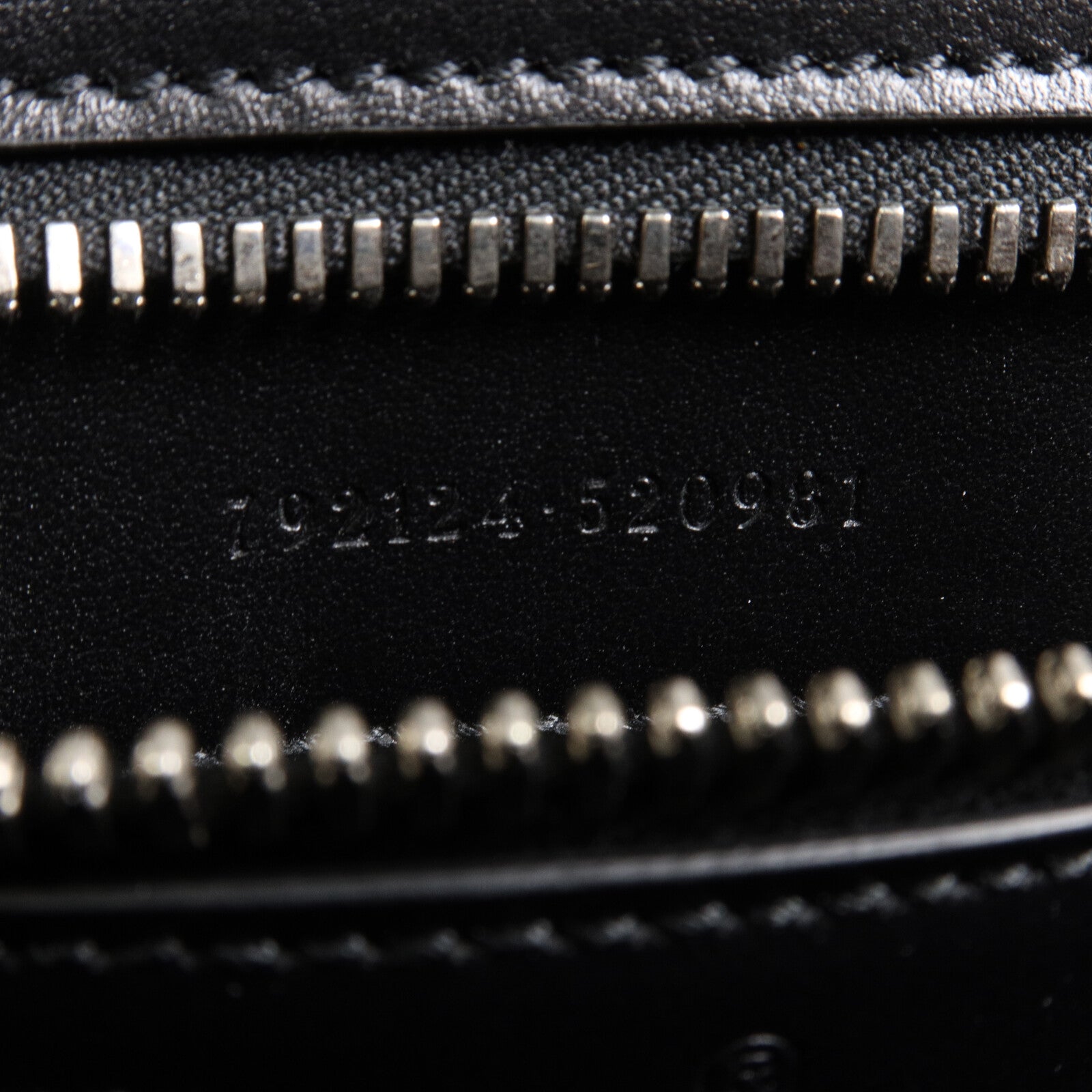 GUCCI 塗層帆布GG Black Medium Crssbody Bag肩背袋