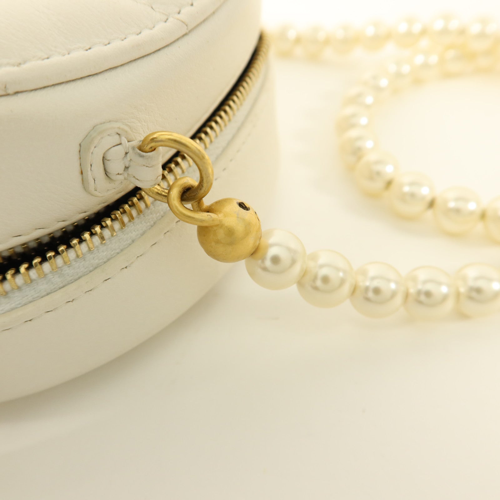 CHANEL 羊皮皮革Shoulder Bag金扣肩背袋