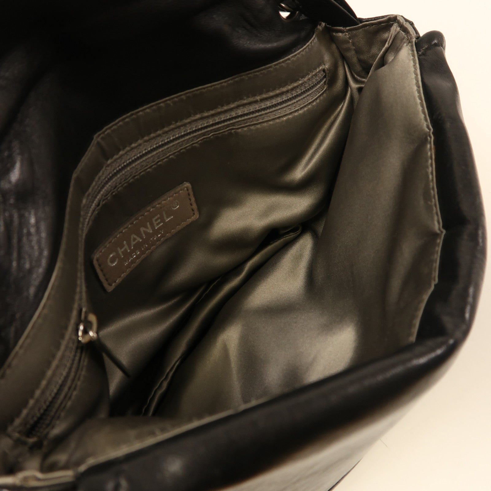 CHANEL 牛皮皮革Shoulder Bag銀扣肩背袋黑色