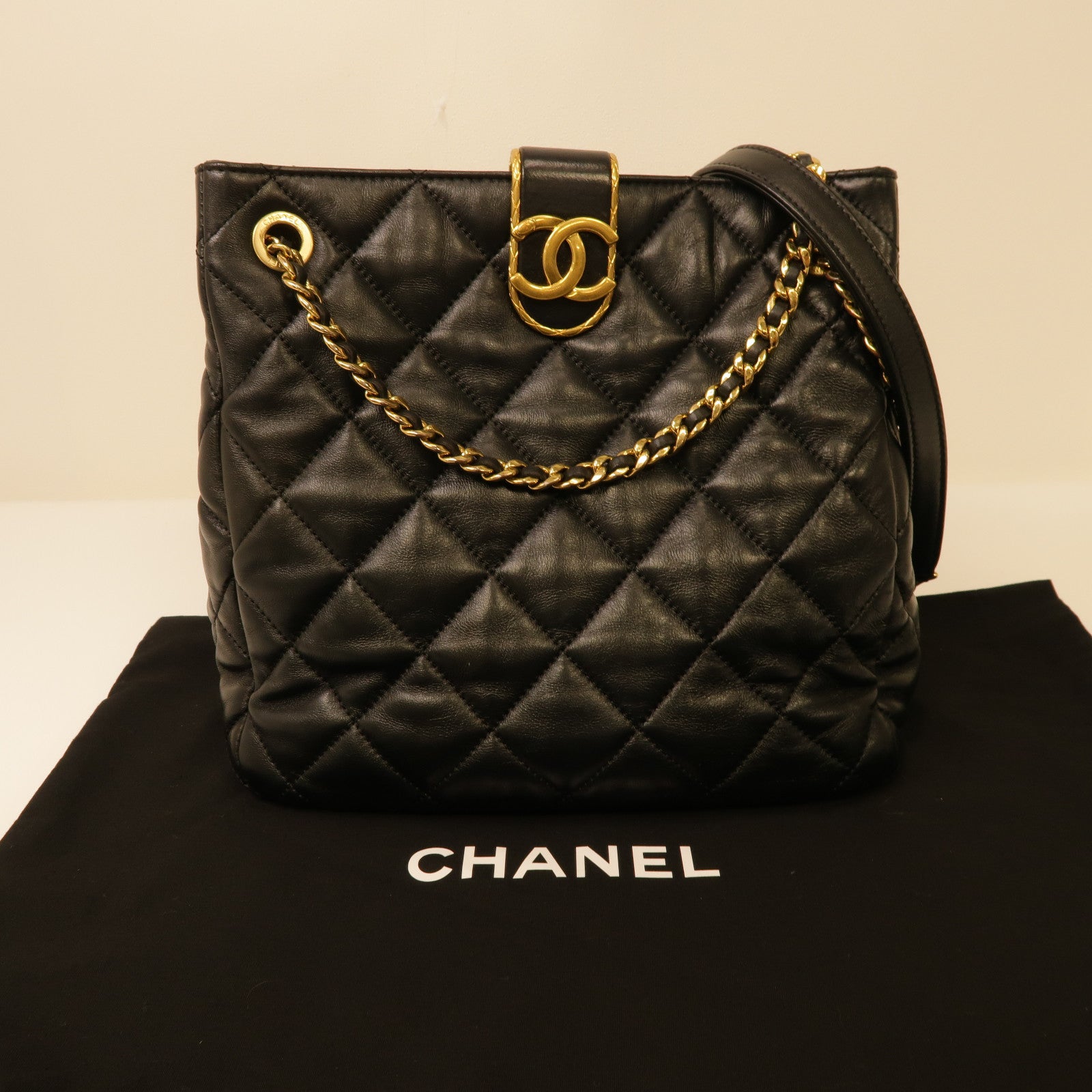 CHANEL 菱格羊皮皮革Chain Shoulder金扣鏈帶肩背袋黑色