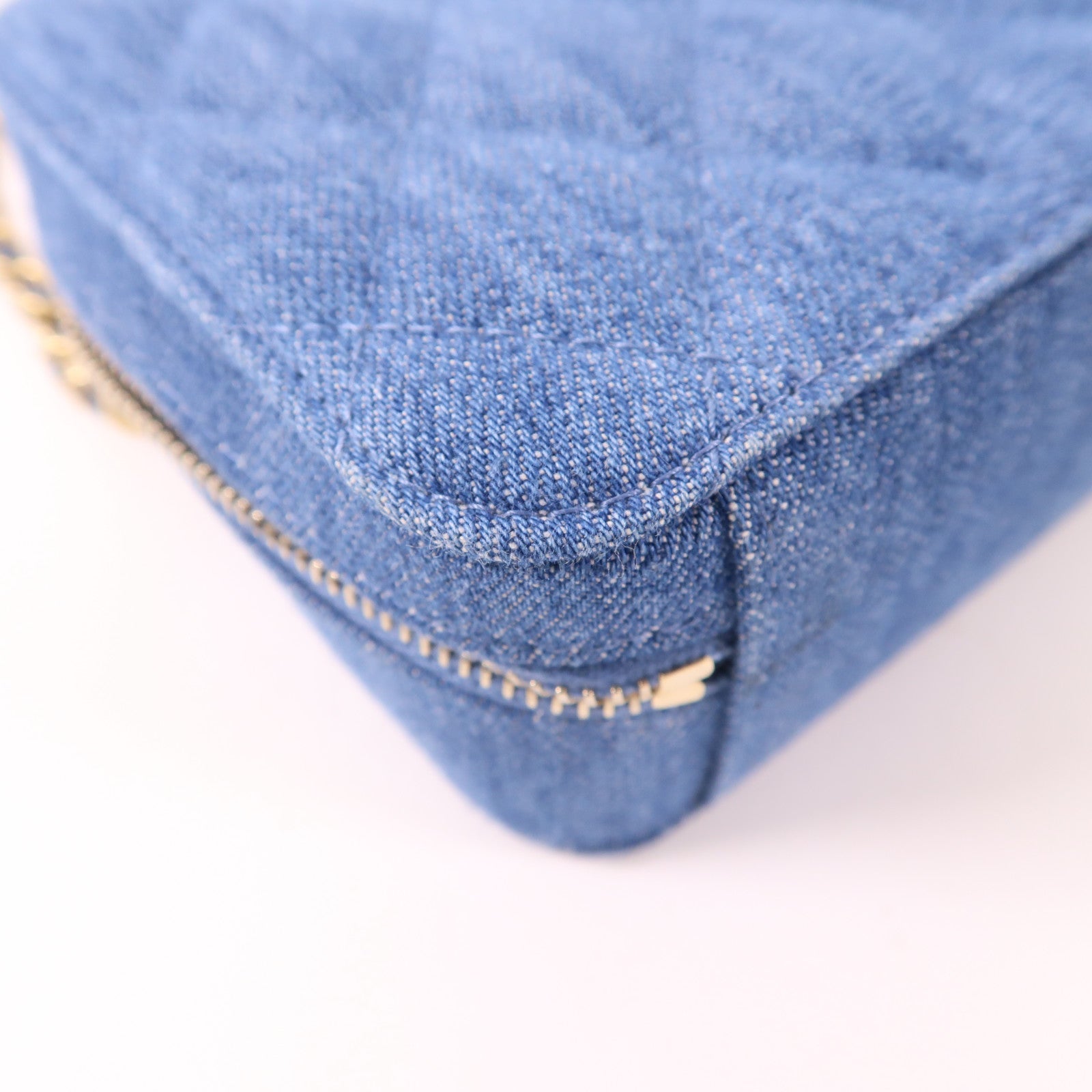 CHANEL 牛仔布Pearl Crush Denim Camera Bag金扣肩背袋