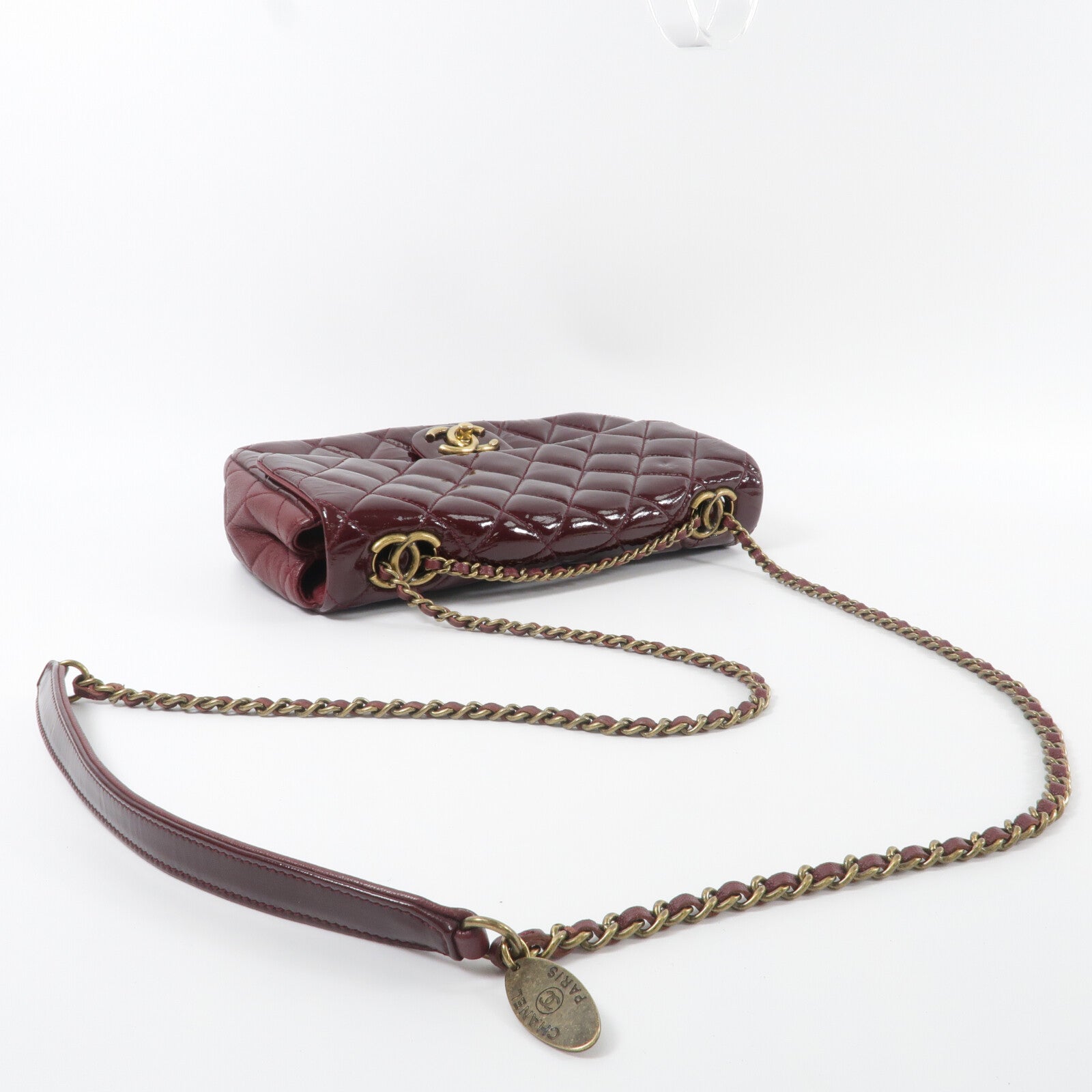 CHANEL 牛皮皮革/漆皮皮革CC Eyelet Flap Bag鏈帶肩背袋