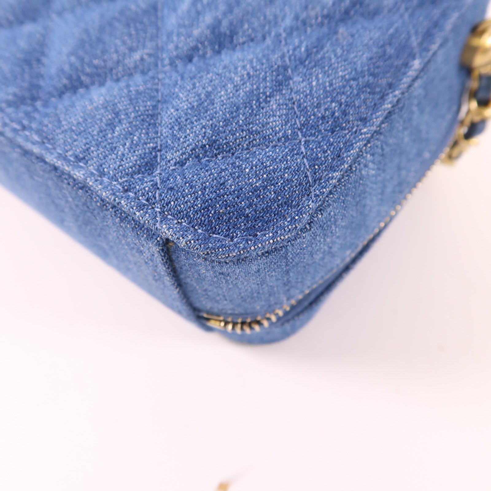 CHANEL 牛仔布Pearl Crush Denim Camera Bag金扣肩背袋