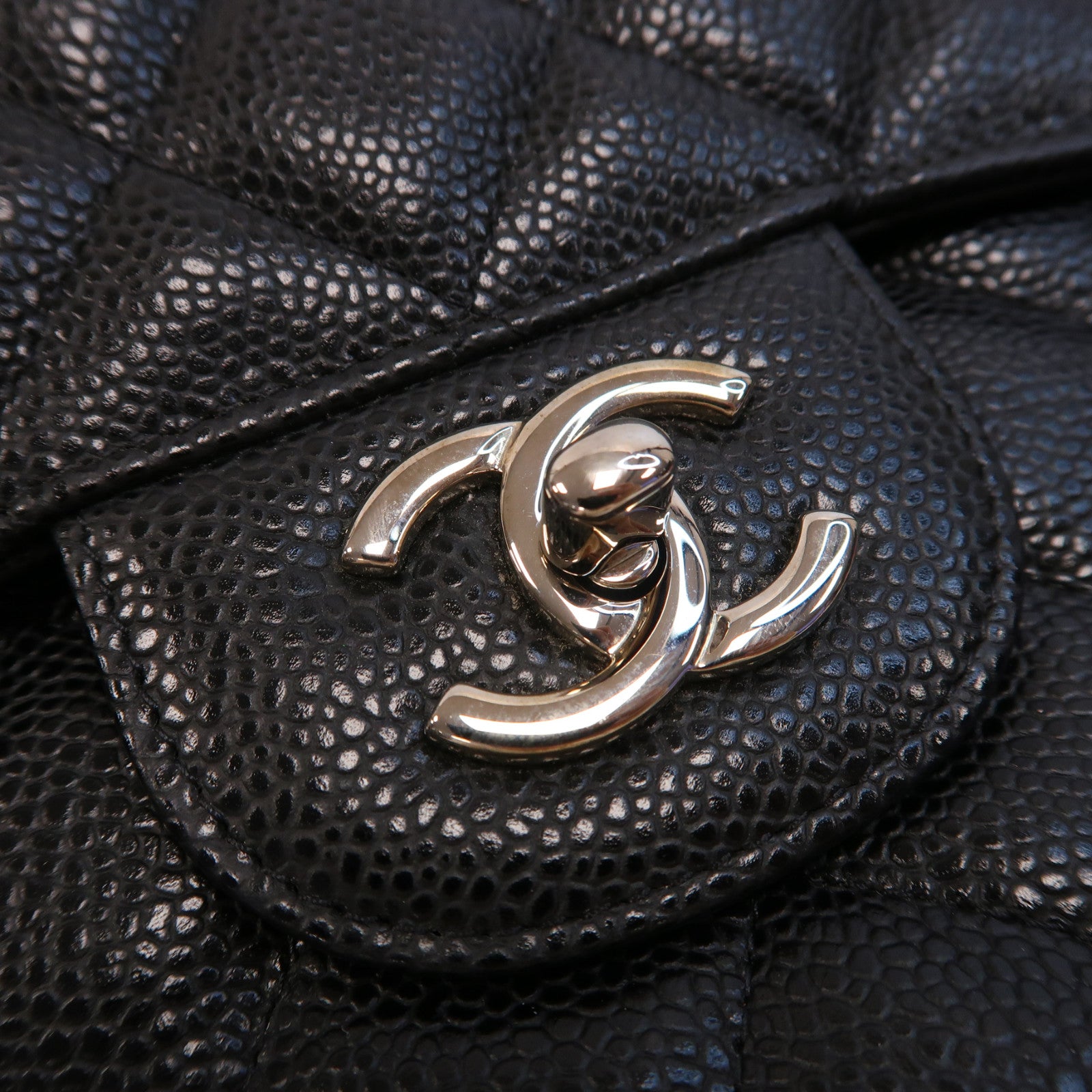 CHANEL 菱格Caviar皮革Jumbo銀扣鏈帶肩背袋黑色