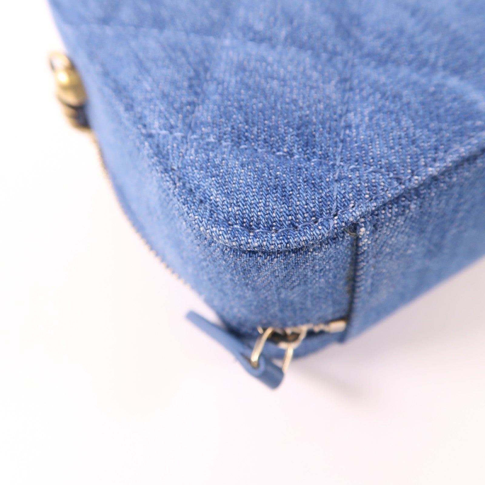 CHANEL 牛仔布Pearl Crush Denim Camera Bag金扣肩背袋