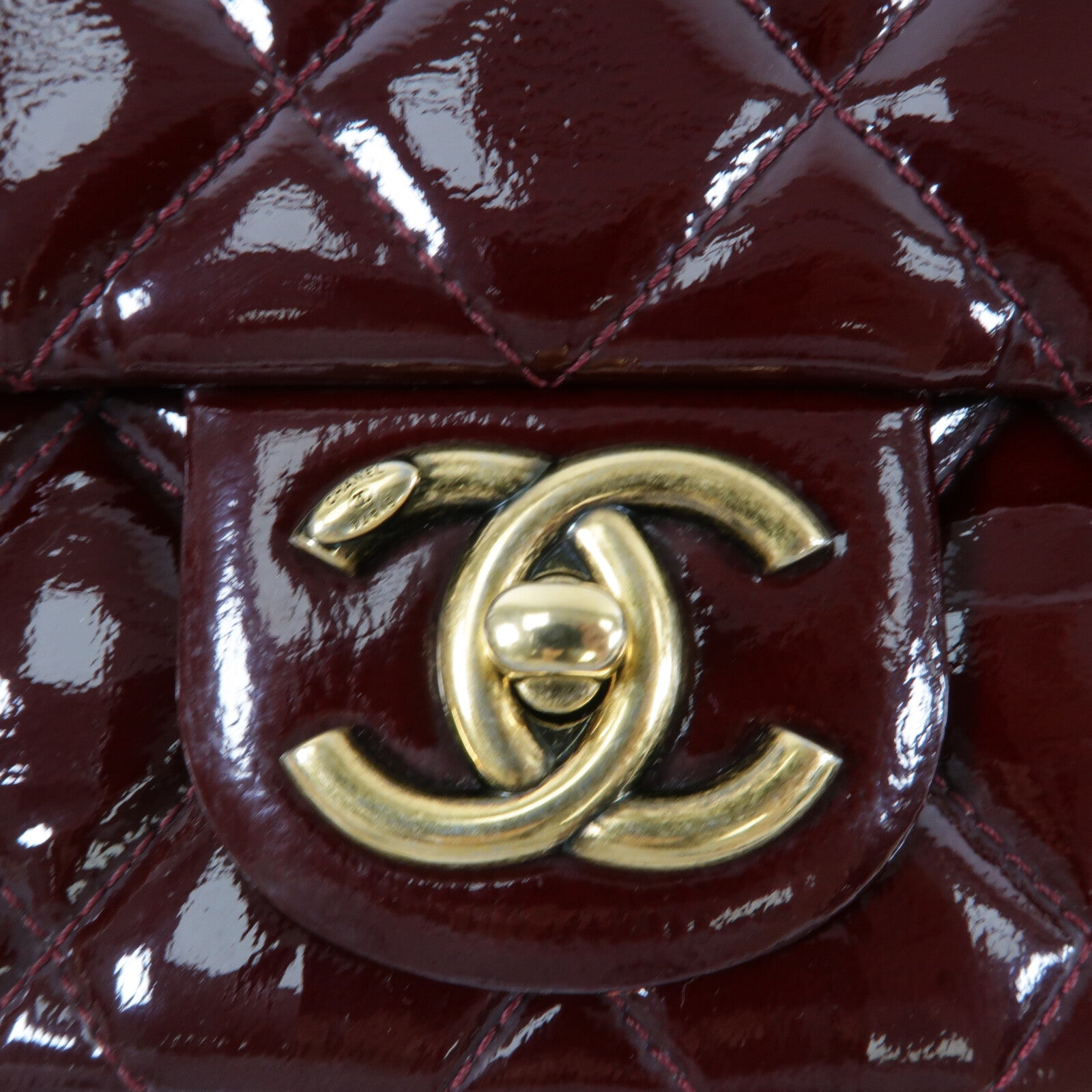 CHANEL 牛皮皮革/漆皮皮革CC Eyelet Flap Bag鏈帶肩背袋
