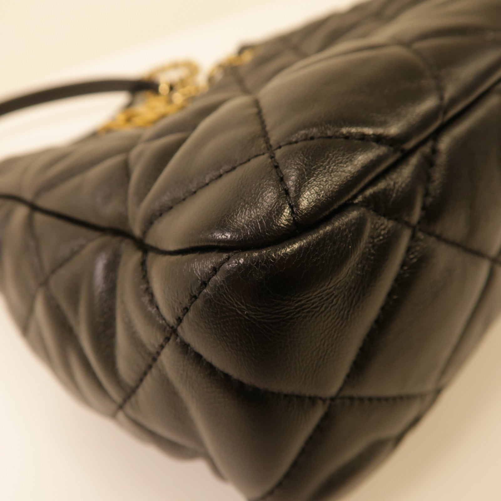 CHANEL 菱格羊皮皮革Chain Shoulder金扣鏈帶肩背袋黑色