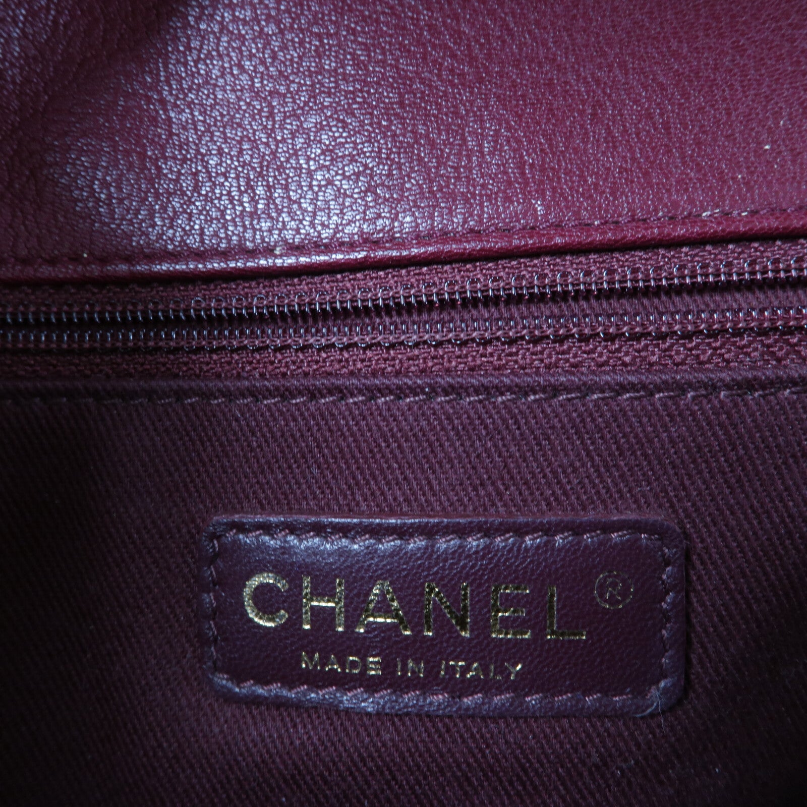 CHANEL 牛皮皮革/漆皮皮革CC Eyelet Flap Bag鏈帶肩背袋