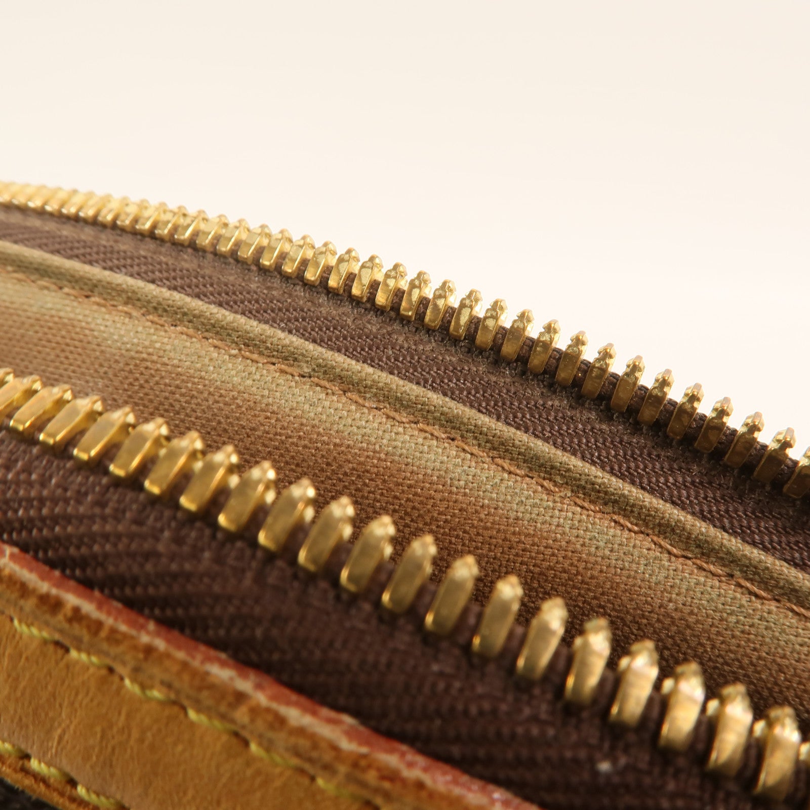LOUIS VUITTON Monogram Tivoli PM金扣手挽袋