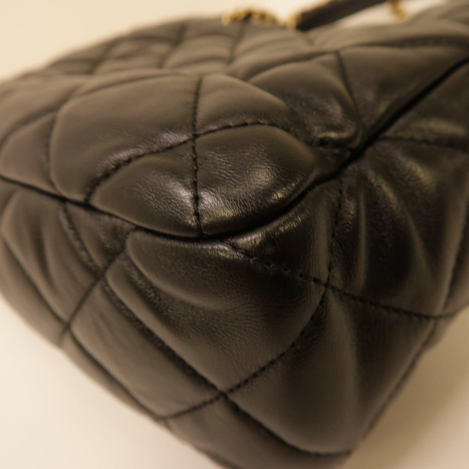 CHANEL 菱格羊皮皮革Chain Shoulder金扣鏈帶肩背袋黑色