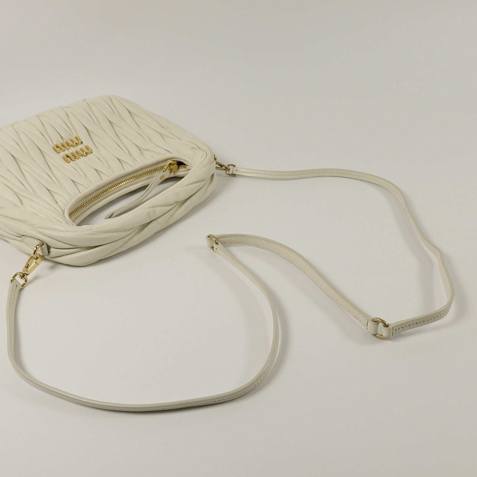 Miu Miu 羊皮皮革Wander Matelasse Hobo手挽肩背兩用袋