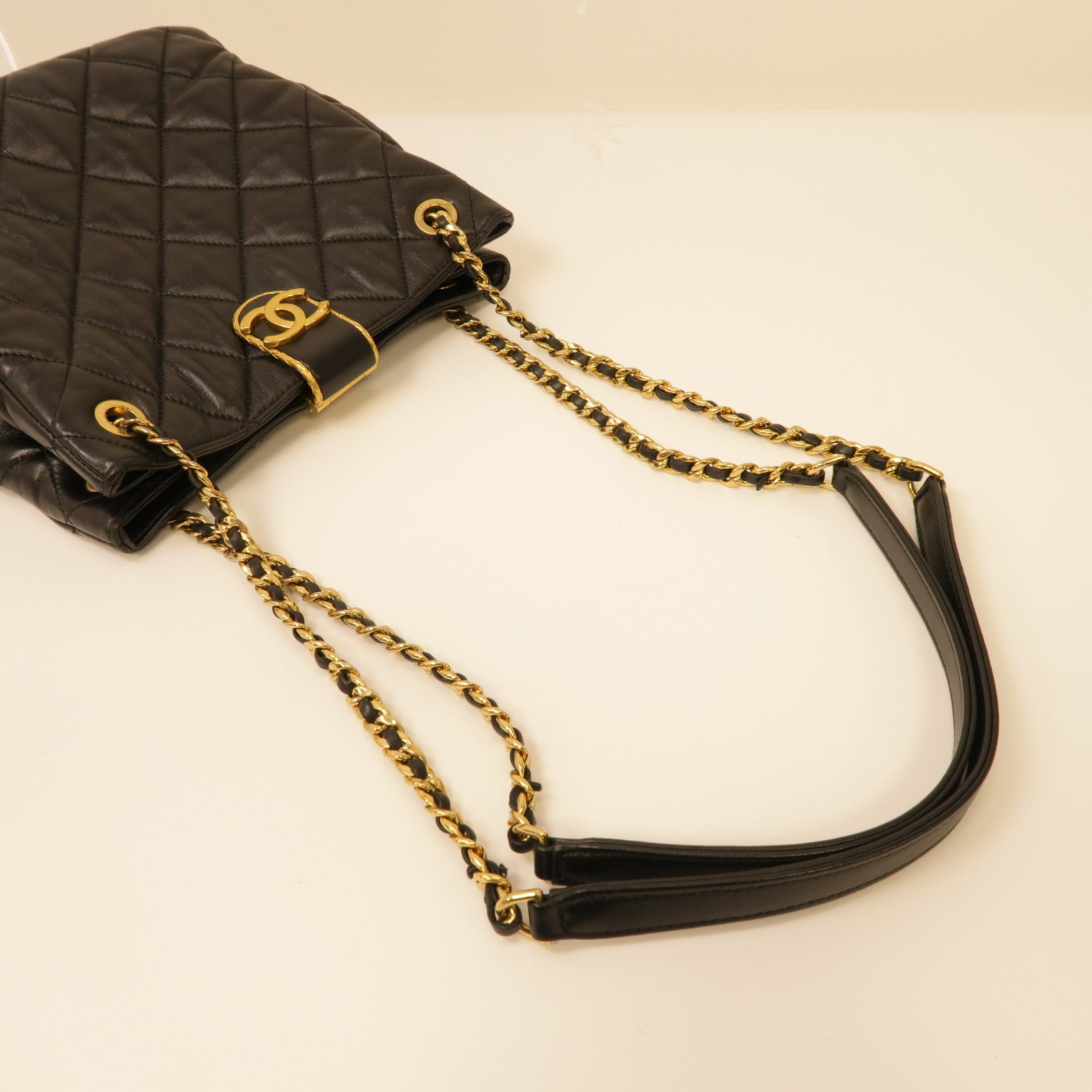 CHANEL 菱格羊皮皮革Chain Shoulder金扣鏈帶肩背袋黑色