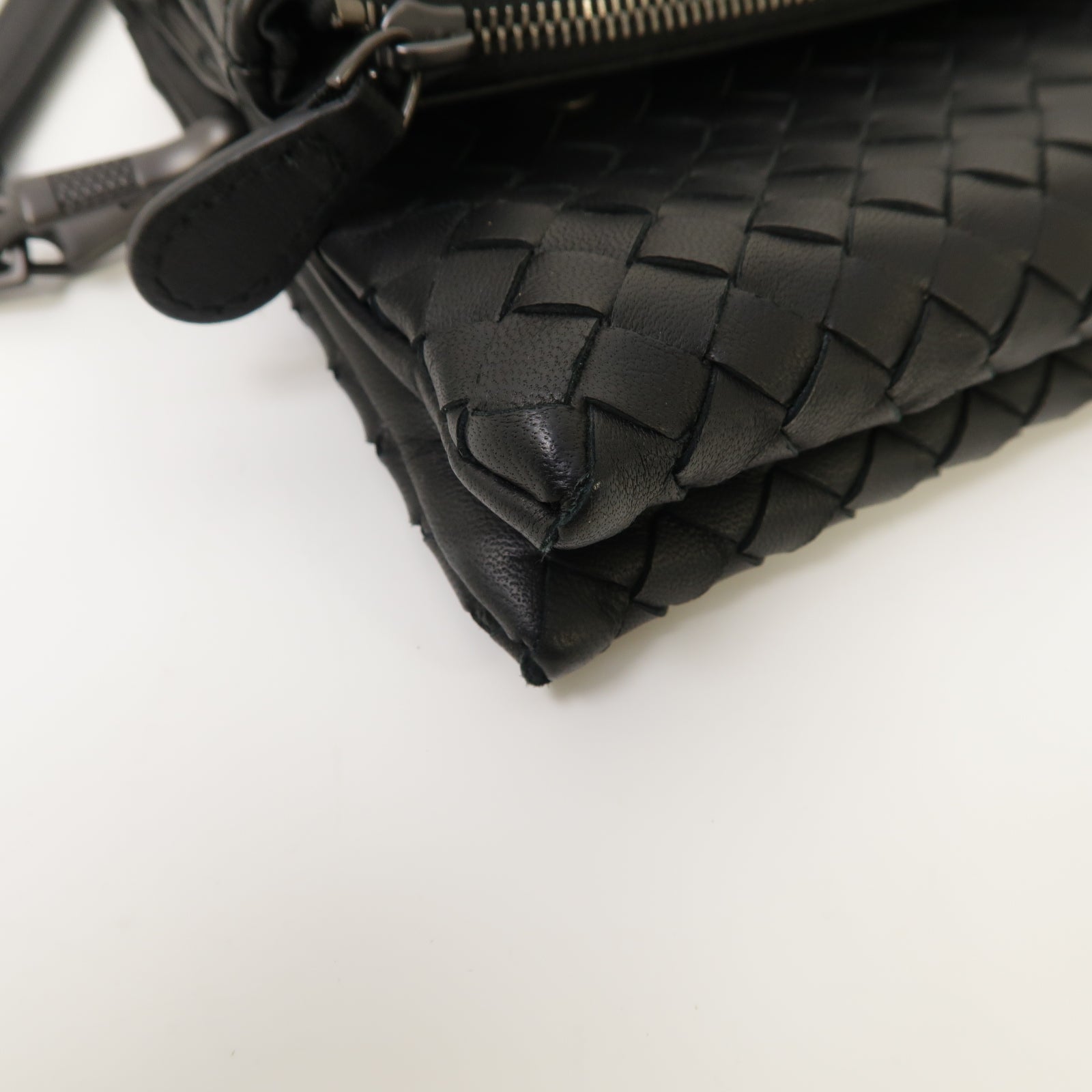 BOTTEGA VENETA 織紋羊皮皮革Pouch手拿包黑色
