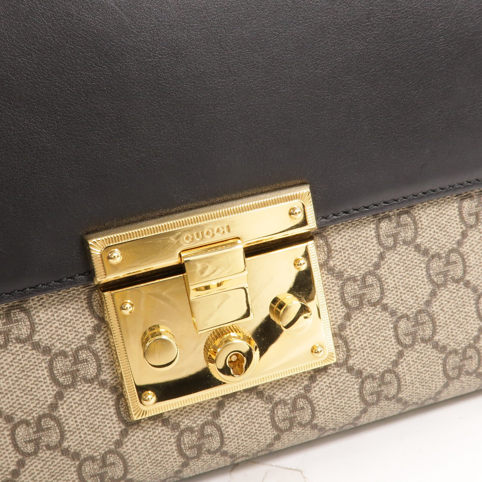 GUCCI 塗層帆布Padlock GG Medium肩背袋