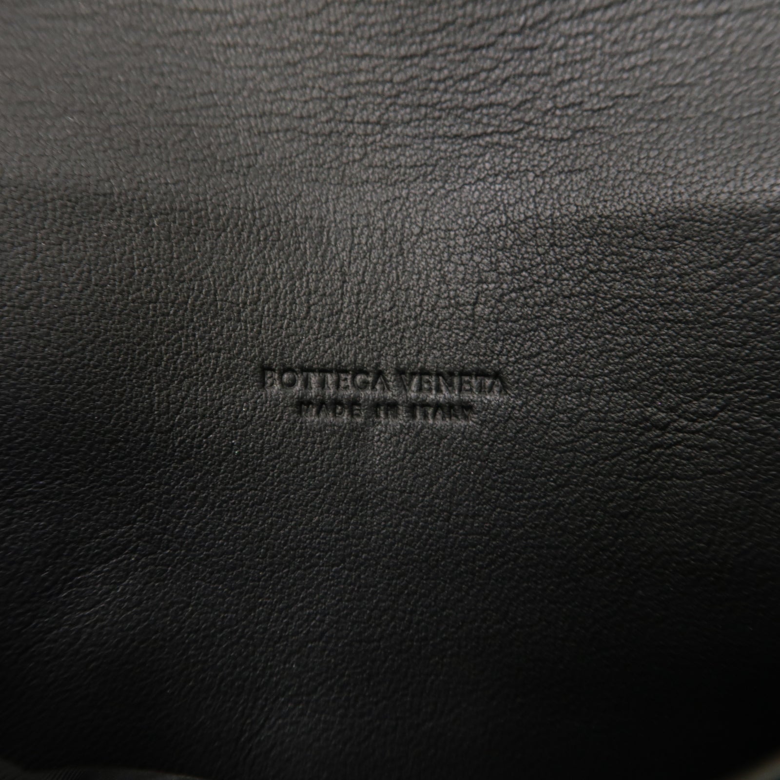 BOTTEGA VENETA 織紋羊皮皮革Pouch手拿包黑色