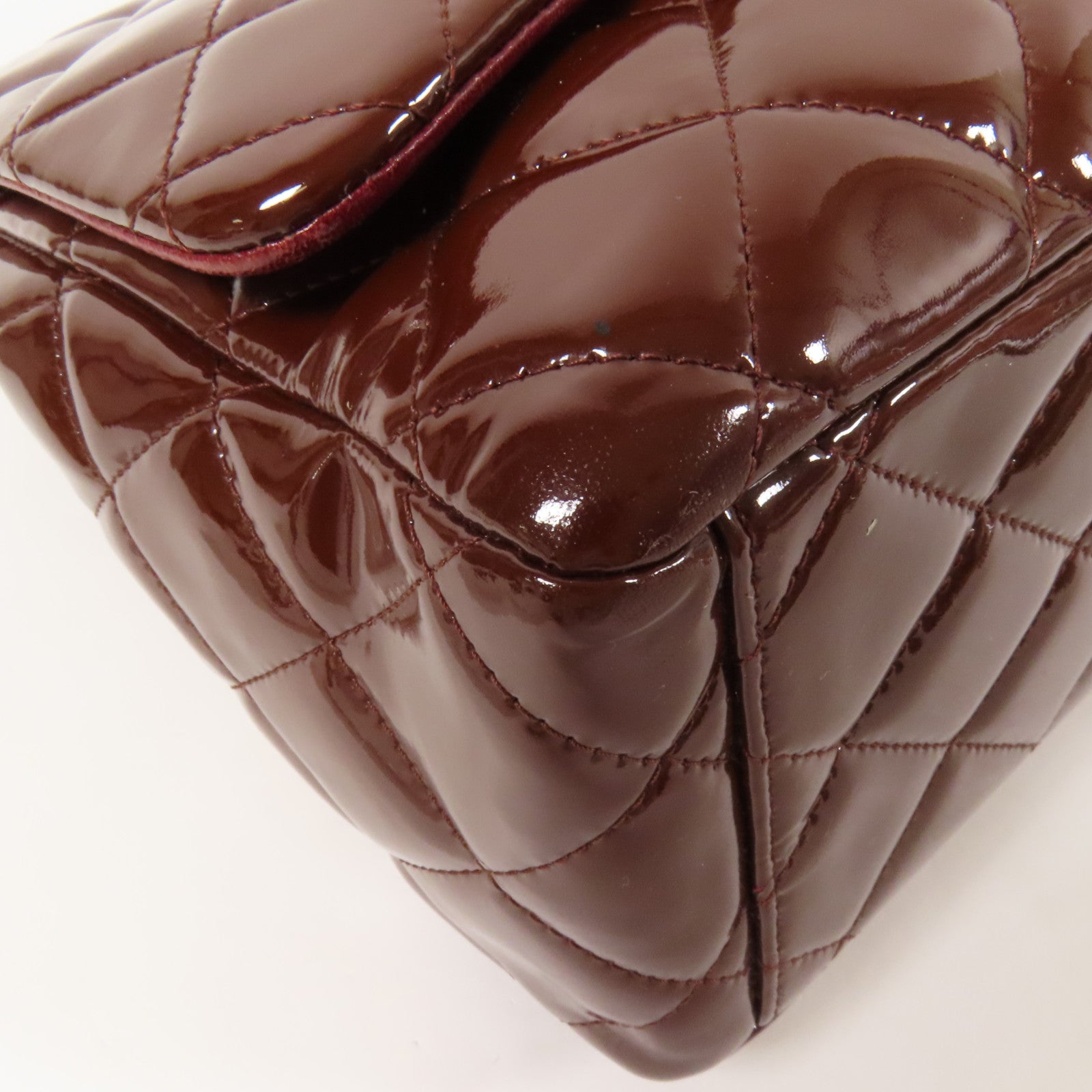 CHANEL 漆皮皮革Maxi Classic銀扣鏈帶肩背袋