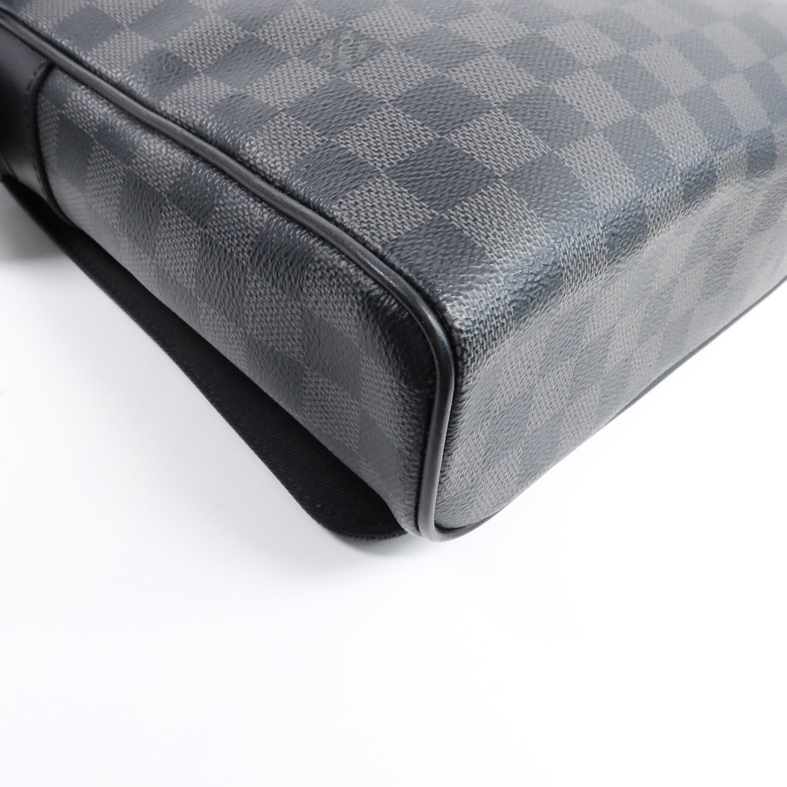 LOUIS VUITTON Damier Graphite Distrist PM肩背袋