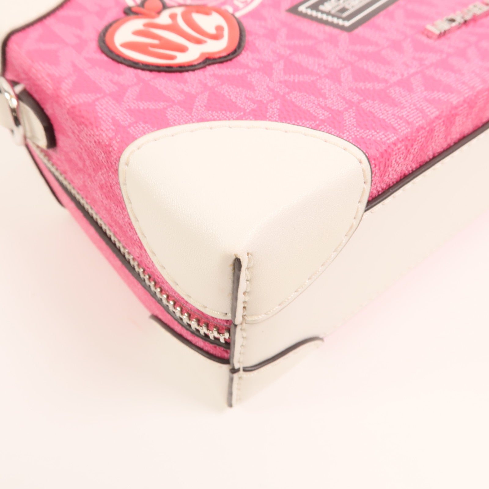 Michael Kors 塗層帆布Jeanie Small Embellished Signature銀扣肩背袋