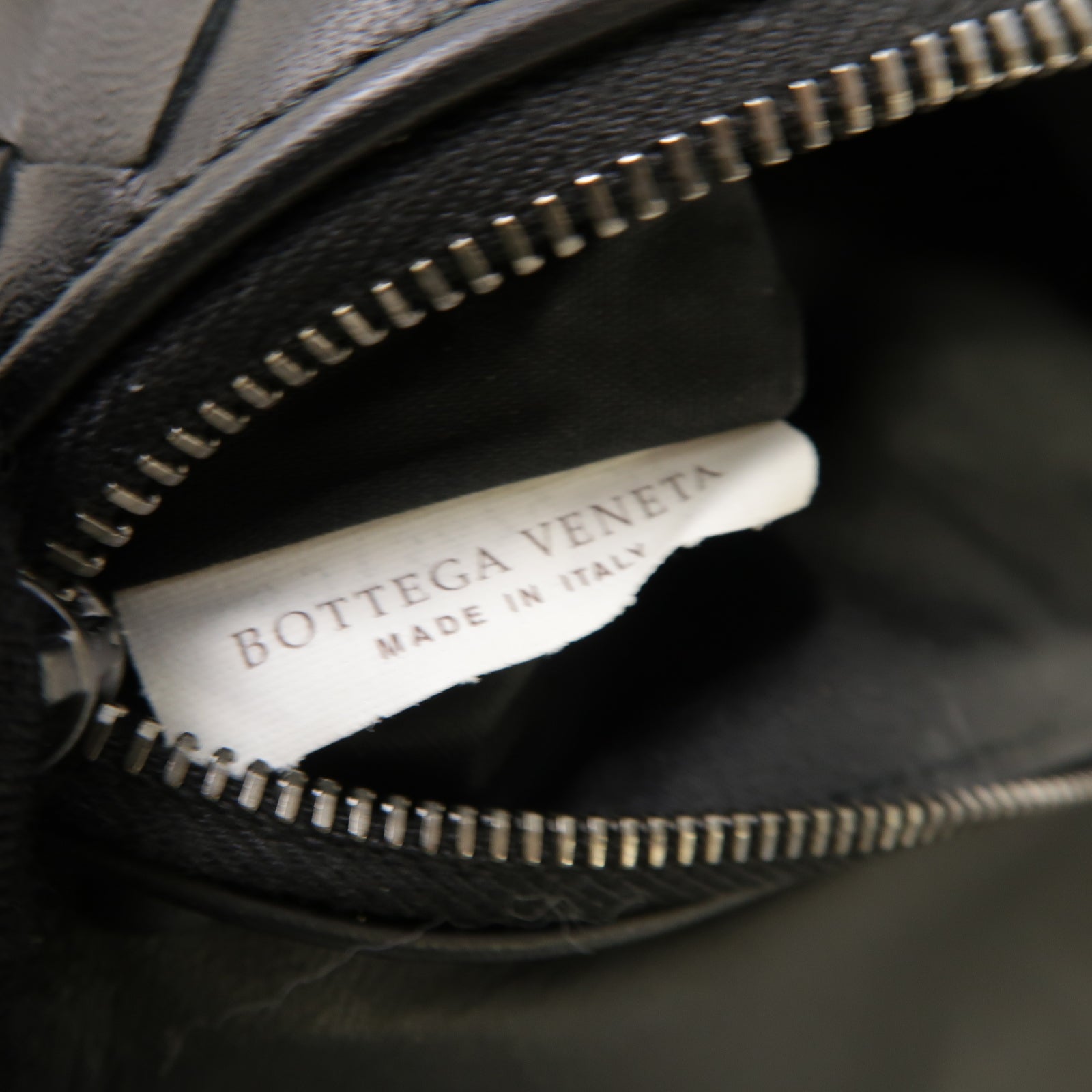 BOTTEGA VENETA 織紋羊皮皮革Pouch手拿包黑色