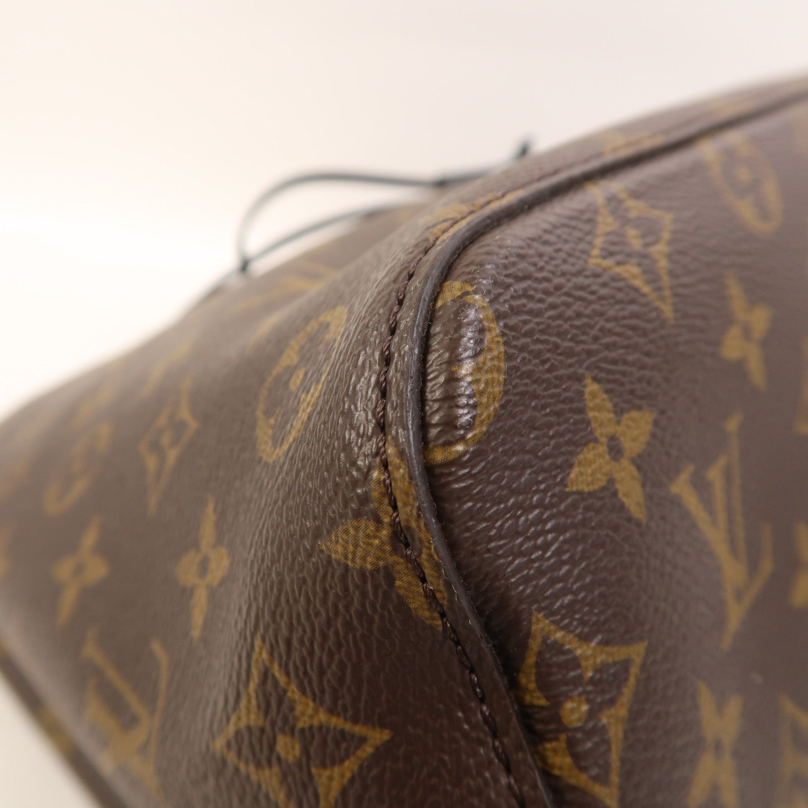 LOUIS VUITTON 【激減優惠】Monogram Neo Noe MM金扣肩背袋