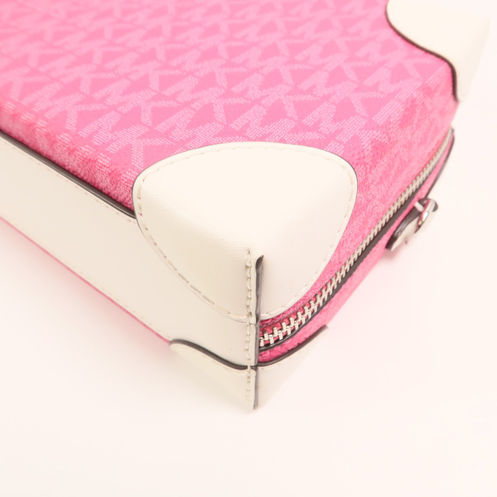 Michael Kors 塗層帆布Jeanie Small Embellished Signature銀扣肩背袋