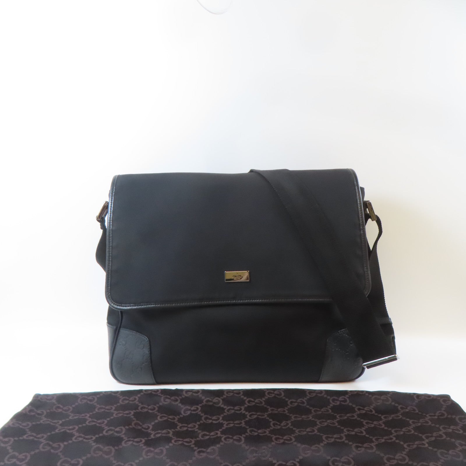 GUCCI 尼龍Shoulder Bag銀扣肩背袋黑色