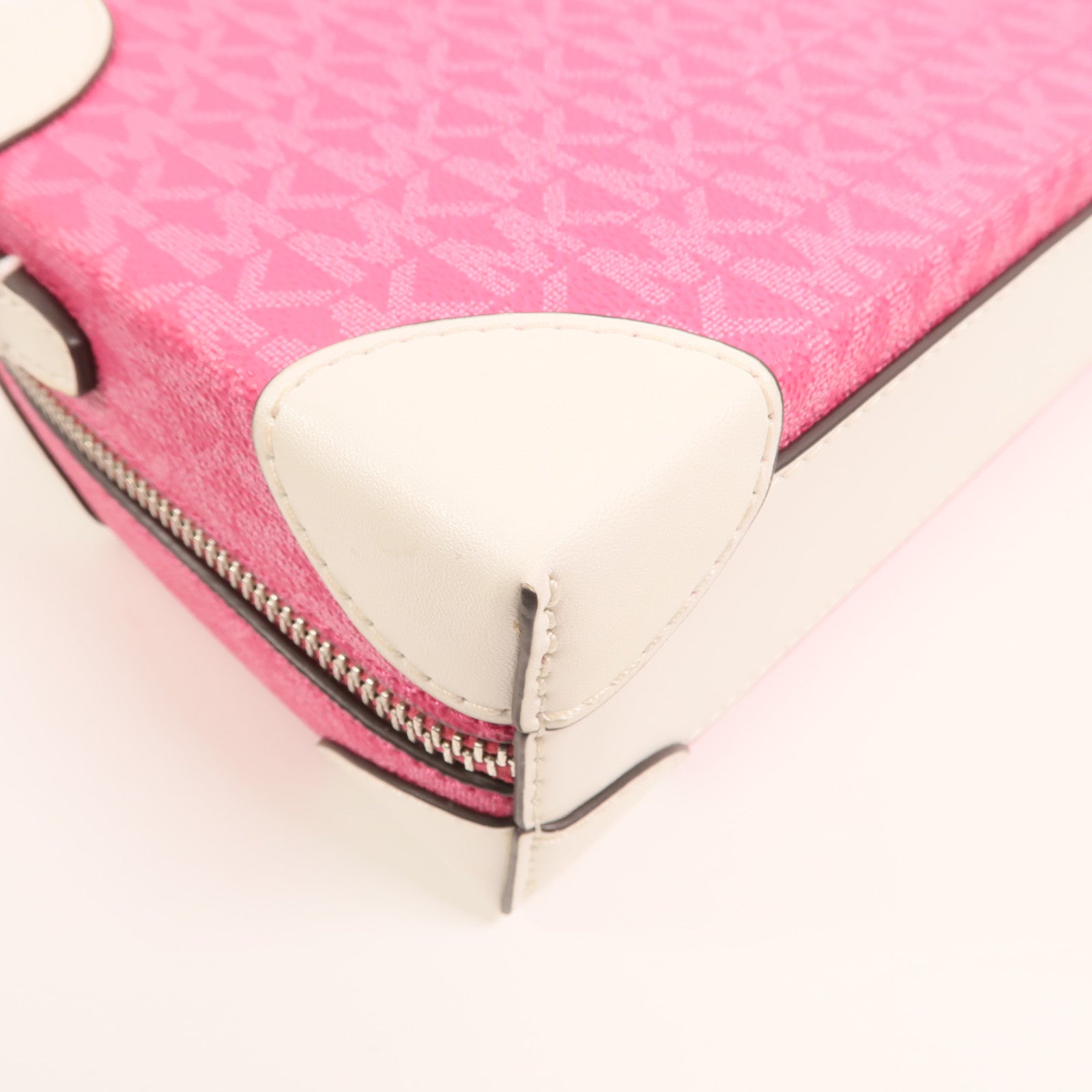 Michael Kors 塗層帆布Jeanie Small Embellished Signature銀扣肩背袋