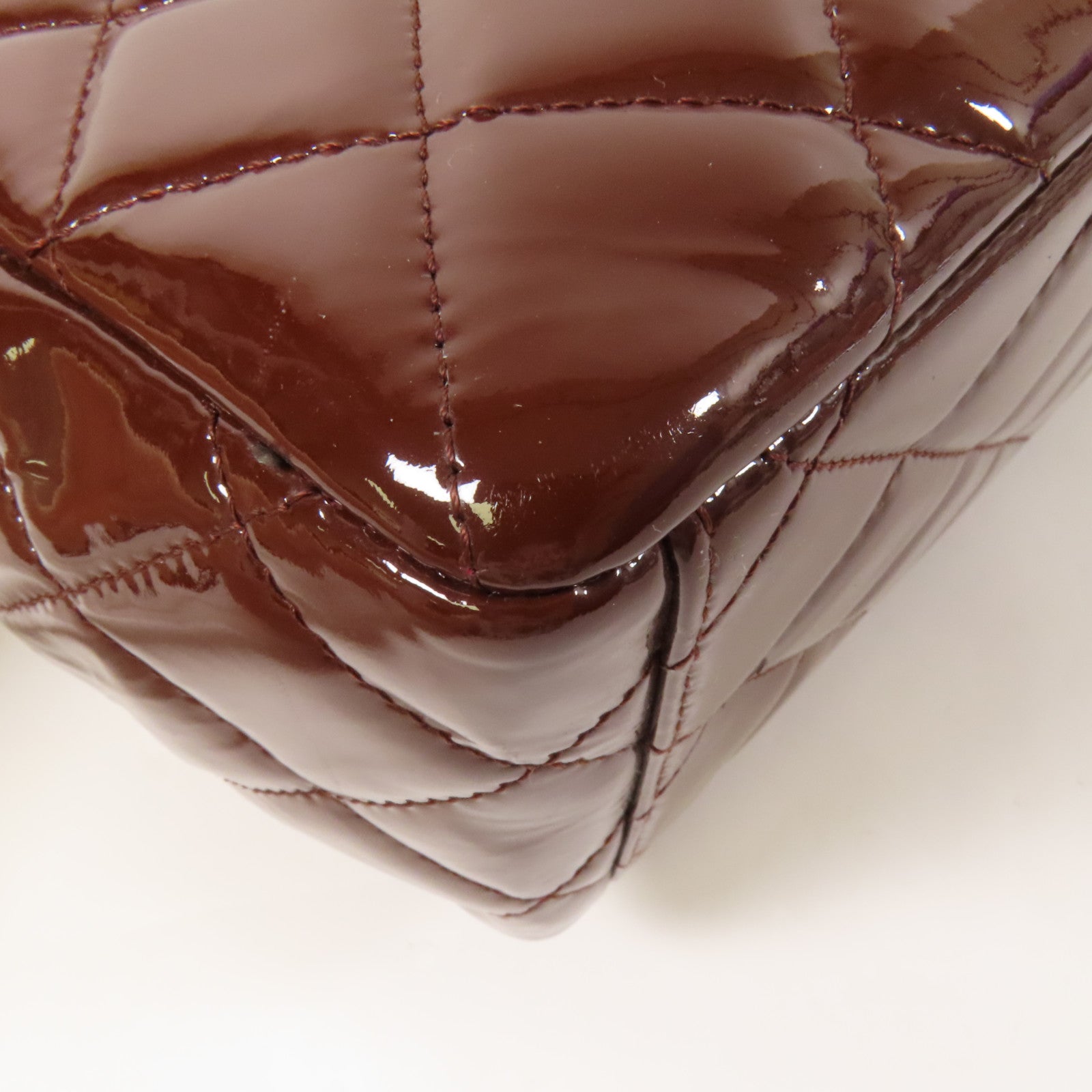 CHANEL 漆皮皮革Maxi Classic銀扣鏈帶肩背袋