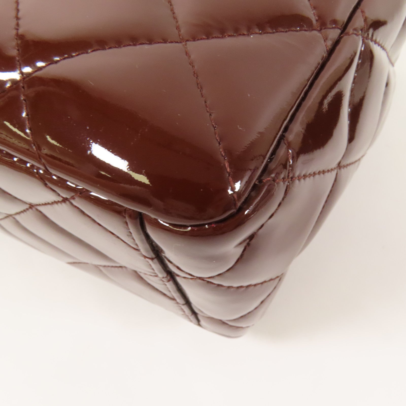 CHANEL 漆皮皮革Maxi Classic銀扣鏈帶肩背袋