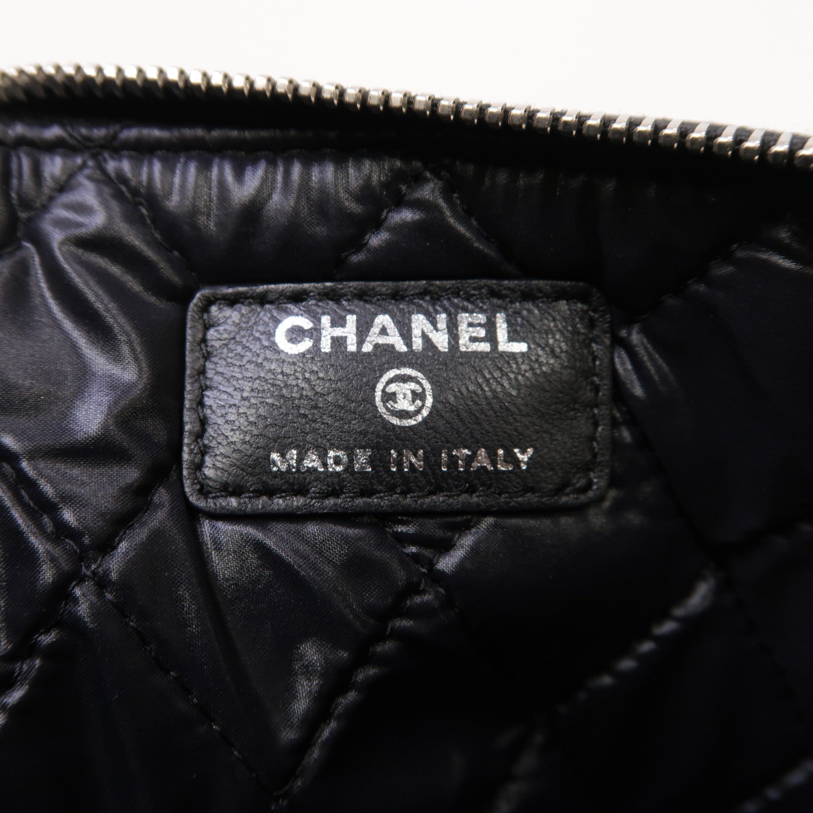 CHANEL 菱格漆皮皮革Pouch銀扣手拿包黑色