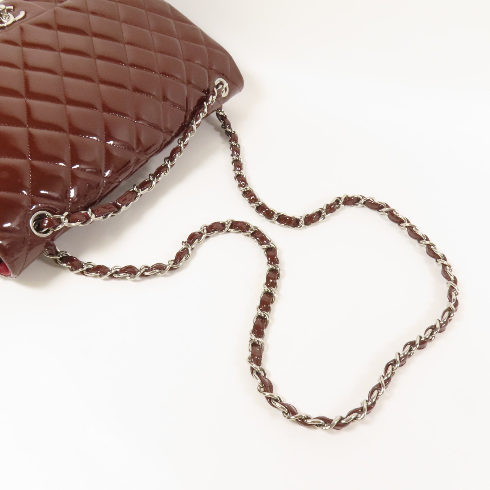 CHANEL 漆皮皮革Maxi Classic銀扣鏈帶肩背袋