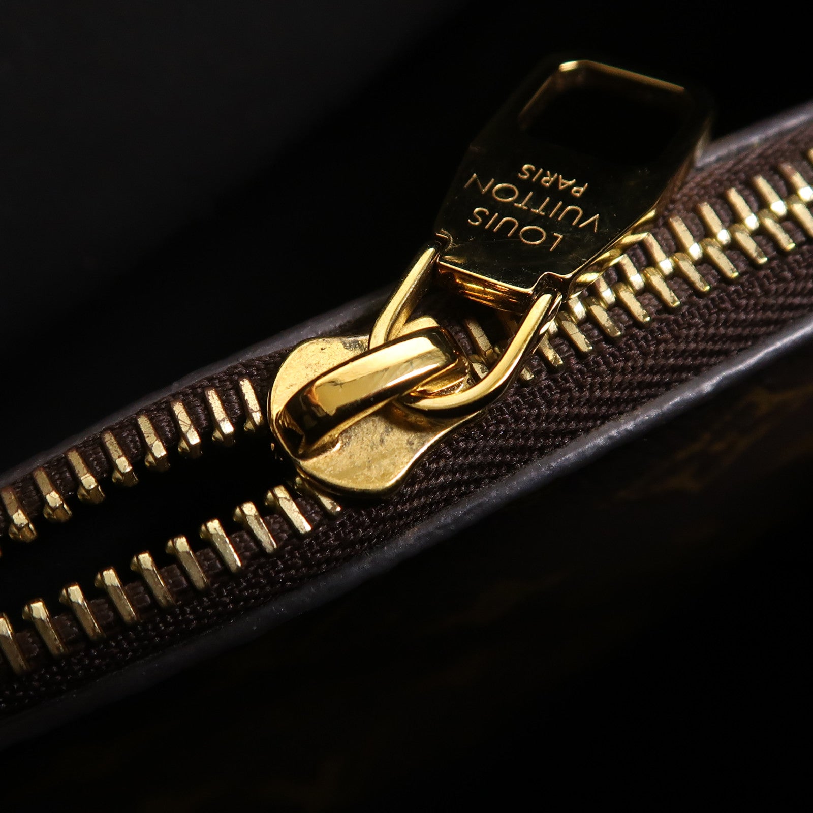 LOUIS VUITTON 【激減優惠】Monogram Neo Noe MM金扣肩背袋