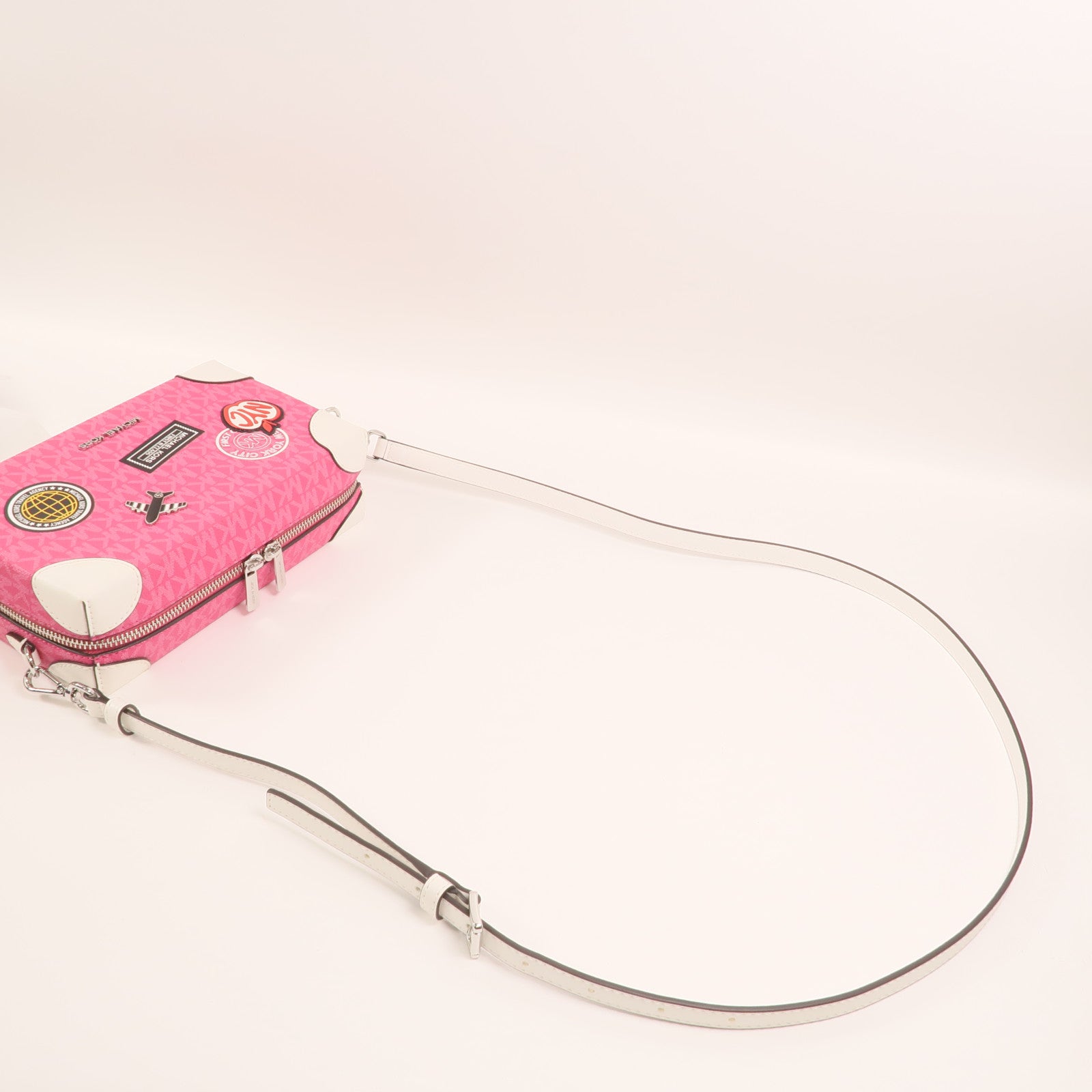 Michael Kors 塗層帆布Jeanie Small Embellished Signature銀扣肩背袋