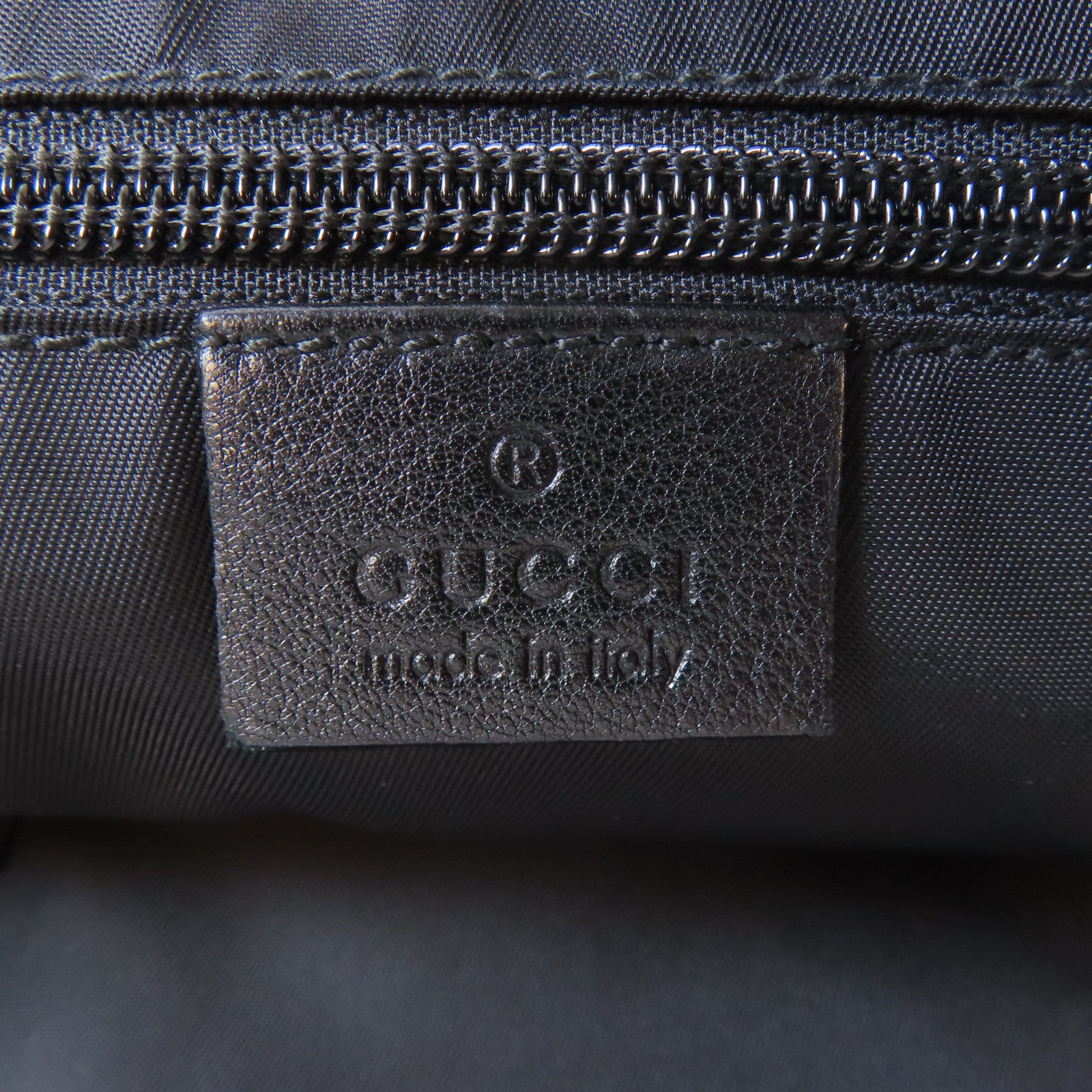 GUCCI 尼龍Shoulder Bag銀扣肩背袋黑色