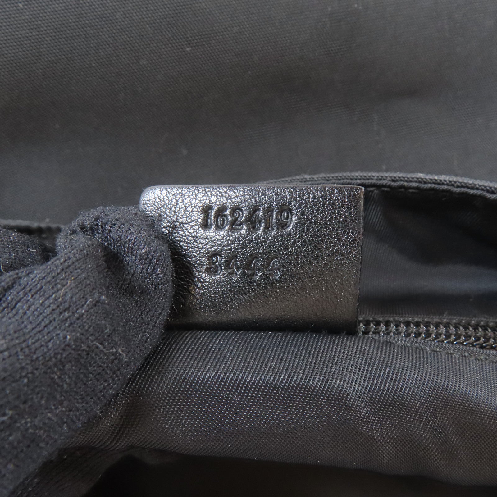GUCCI 尼龍Shoulder Bag銀扣肩背袋黑色
