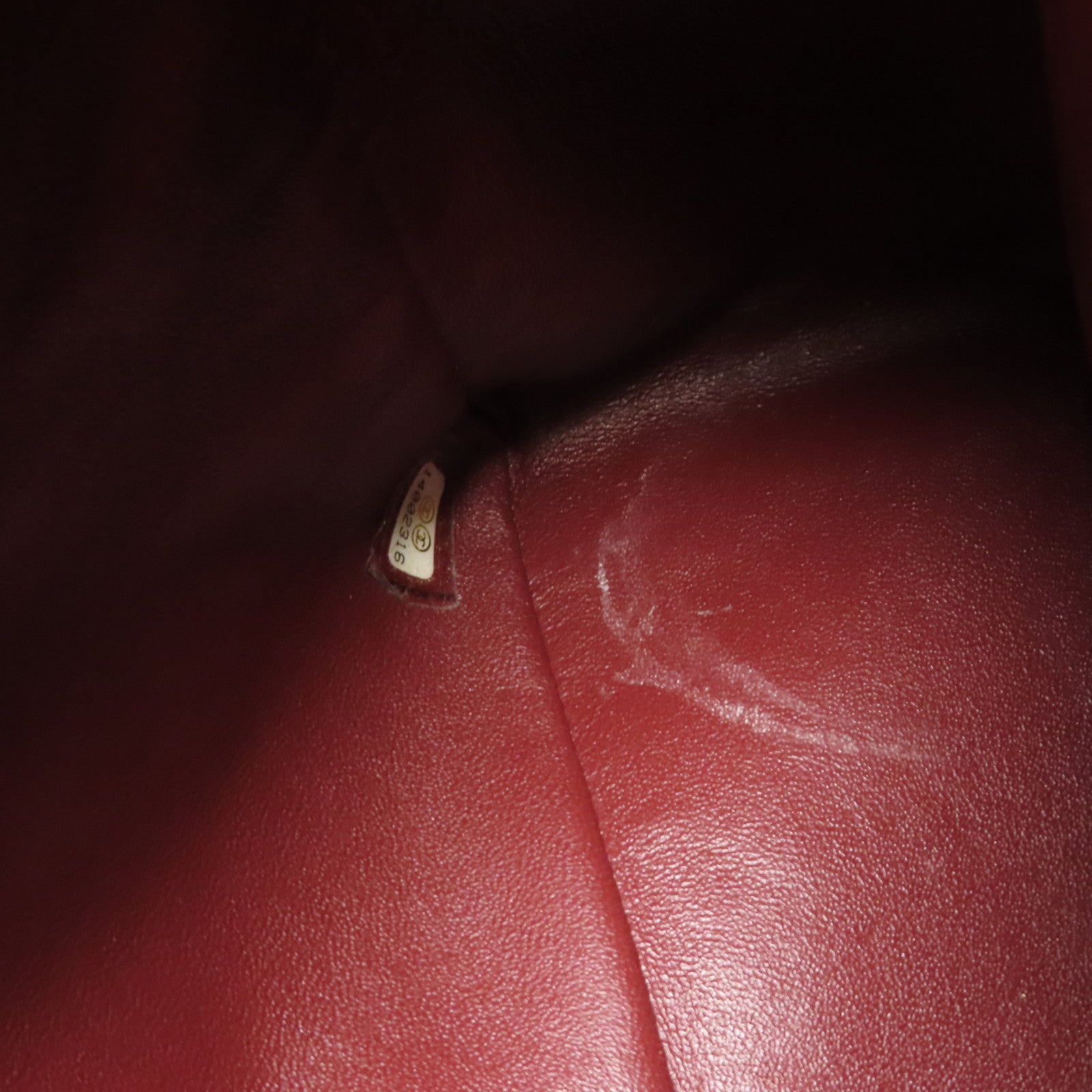 CHANEL 漆皮皮革Maxi Classic銀扣鏈帶肩背袋