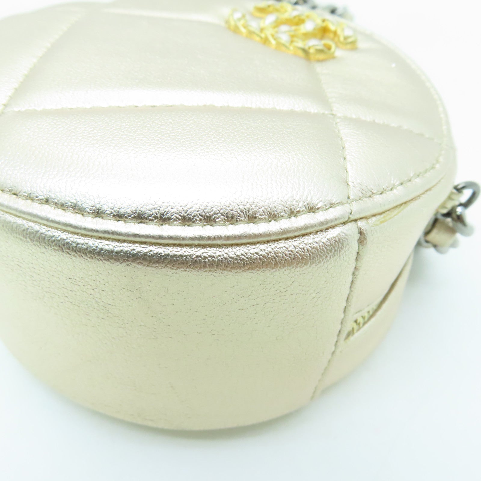 CHANEL 【清倉大減價】菱格羊皮皮革19 Round Clutch With Chain Shoulder Bag鏈帶肩背袋金色