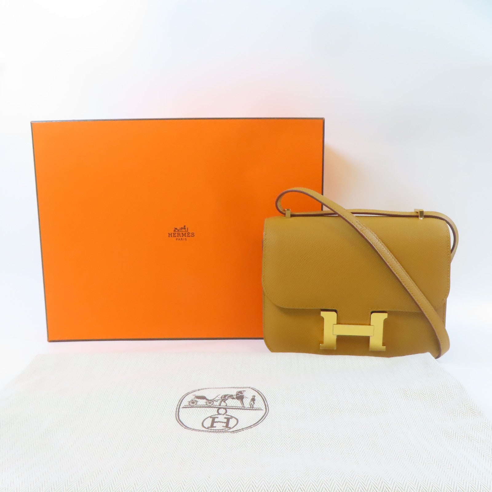 HERMES Epsom皮革Constance Mini金扣肩背袋Sesame/淺啡色