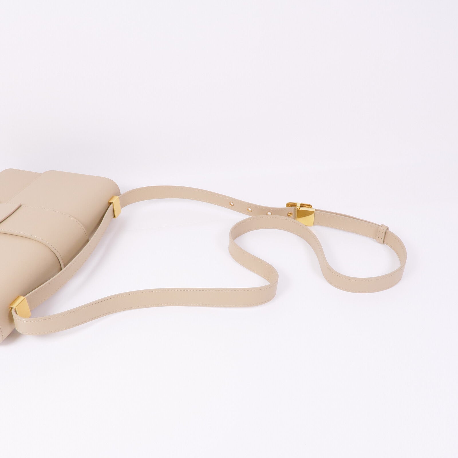 Dior 牛皮皮革30 Montaigne Shoulder Bag金扣肩背袋