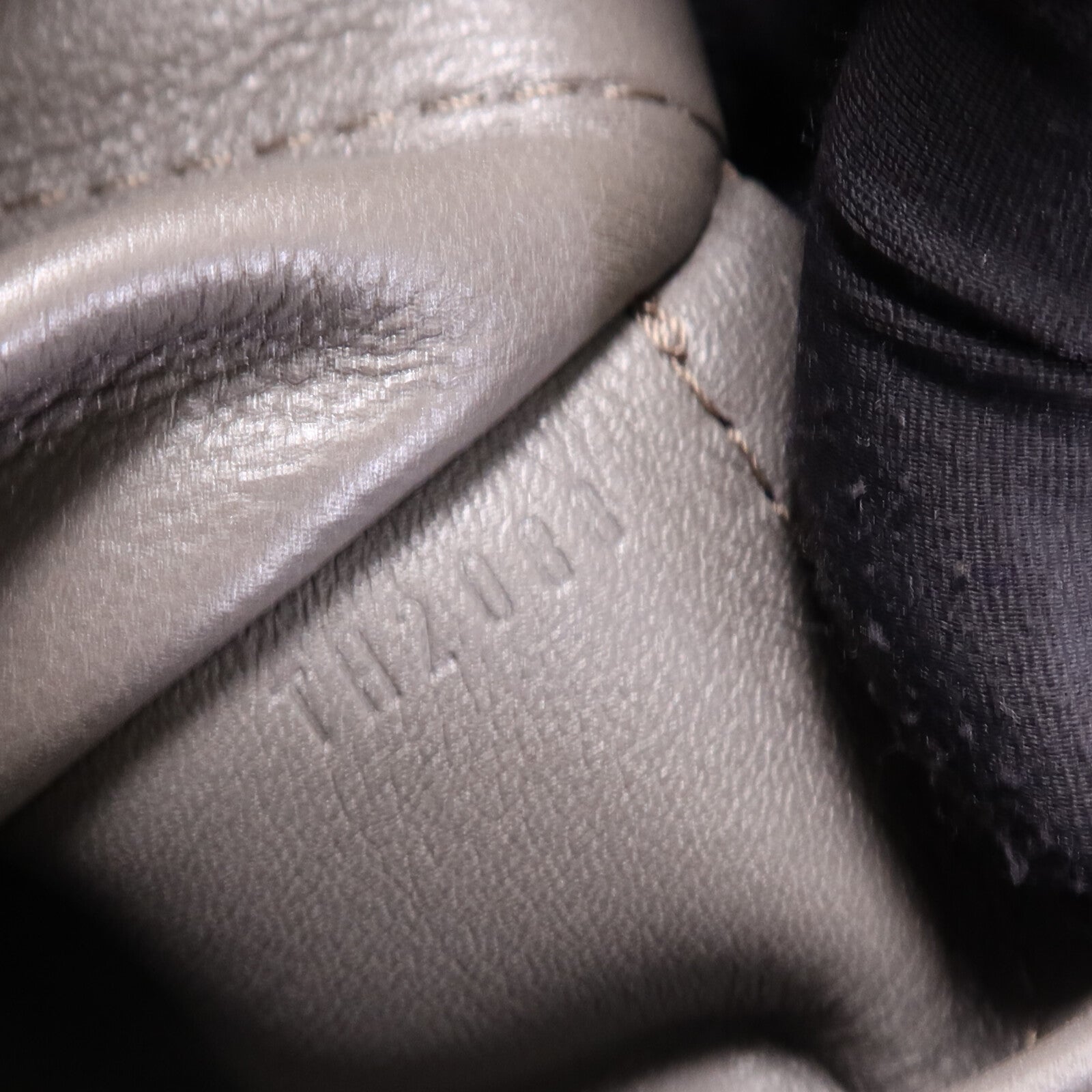 LOUIS VUITTON 【激減優惠】麂皮皮革/蛇皮Monogram Suede Whisper金扣肩背袋
