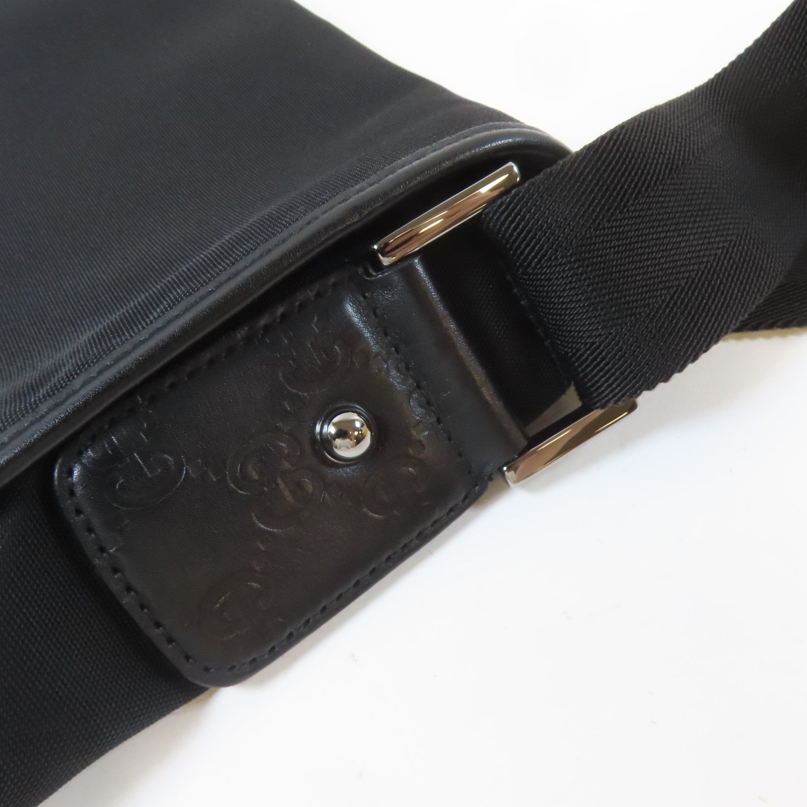 GUCCI 尼龍Shoulder Bag銀扣肩背袋黑色