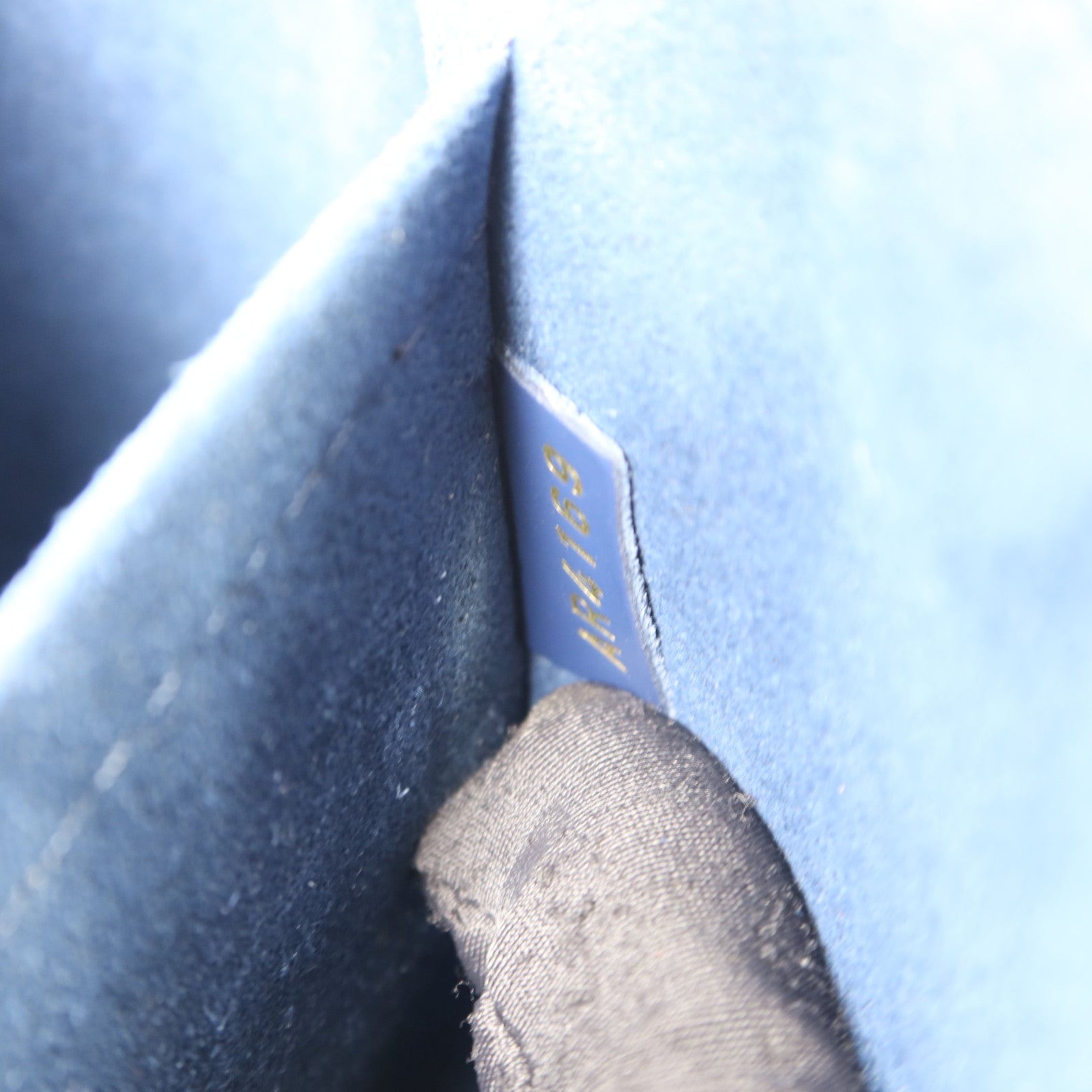 LOUIS VUITTON Epi Twist MM金扣鏈帶肩背袋