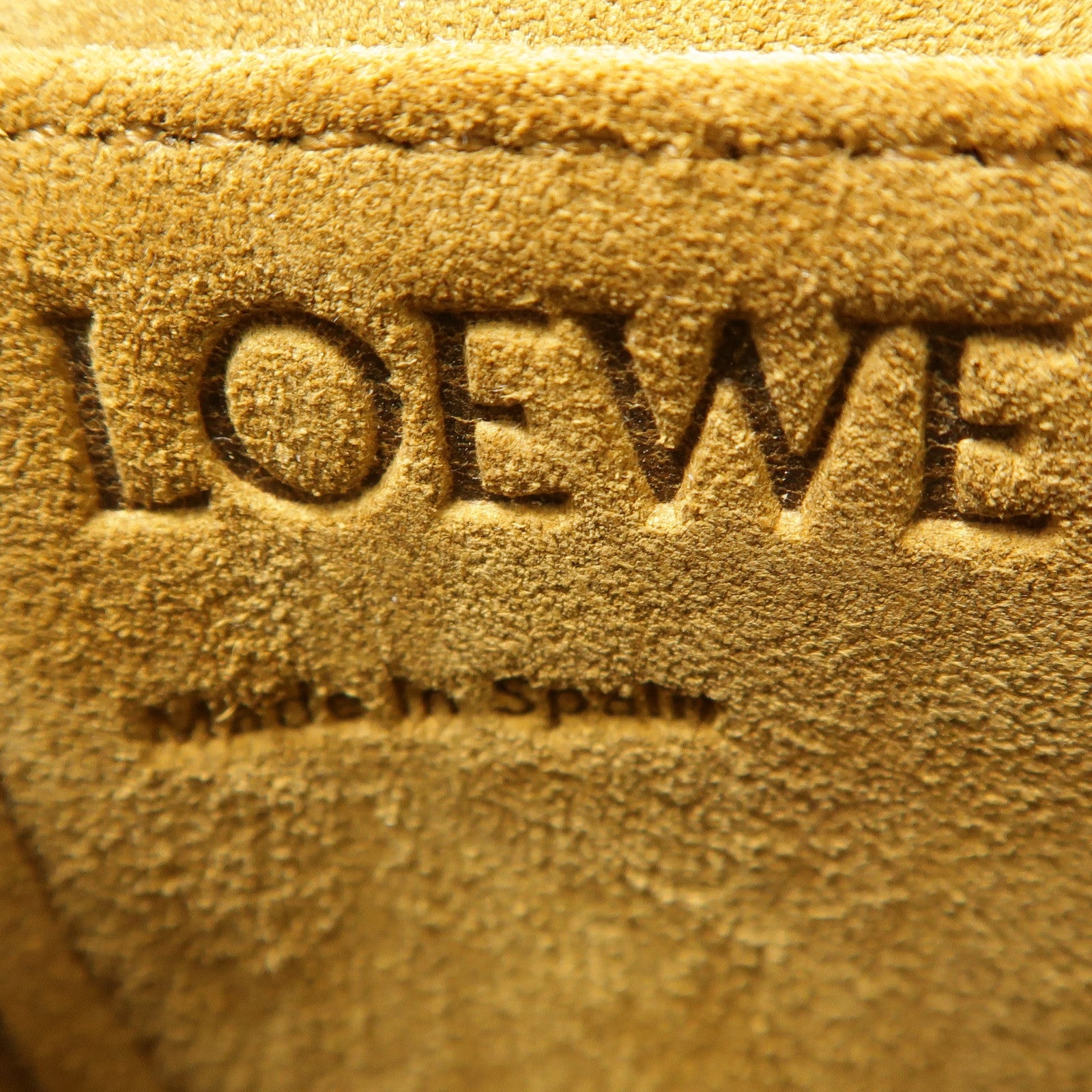 LOEWE 羊皮皮革Nano Gate金扣肩背袋