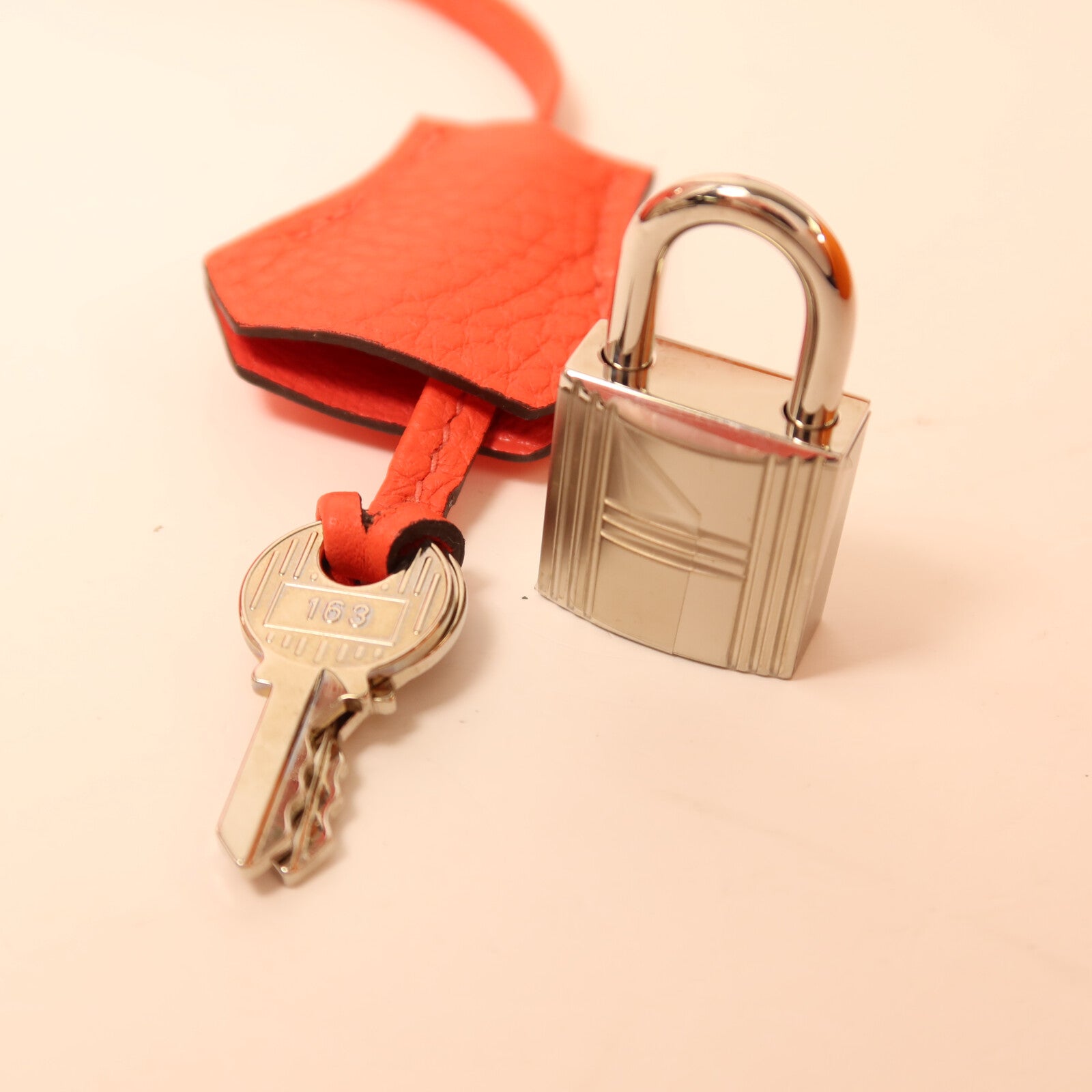 HERMES Taurillon Clemence皮革Kelly 28銀扣手挽肩背兩用袋Rose Texas