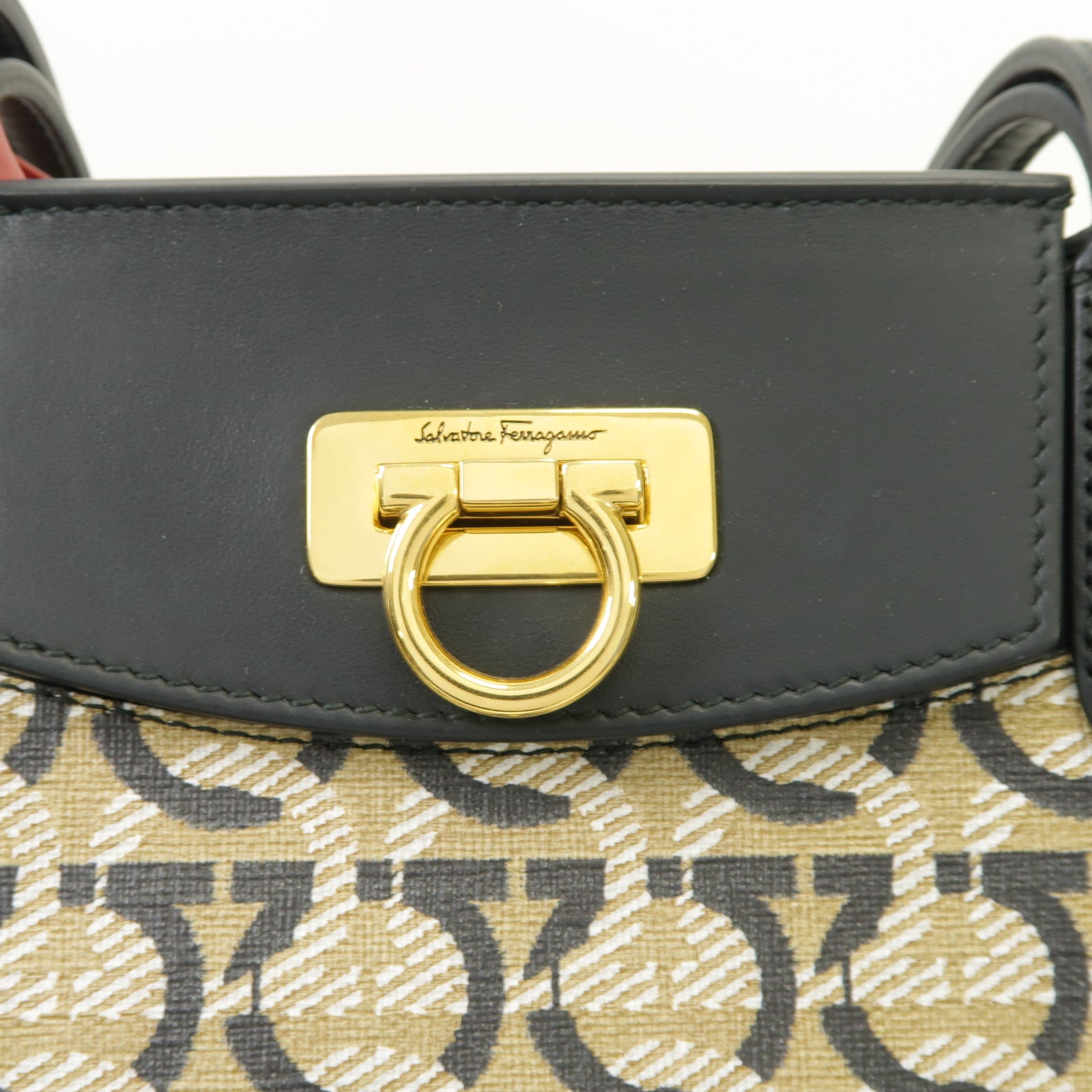 Salvatore Ferragamo 塗層帆布Travel Tote Bag金扣手挽袋米色/黑色