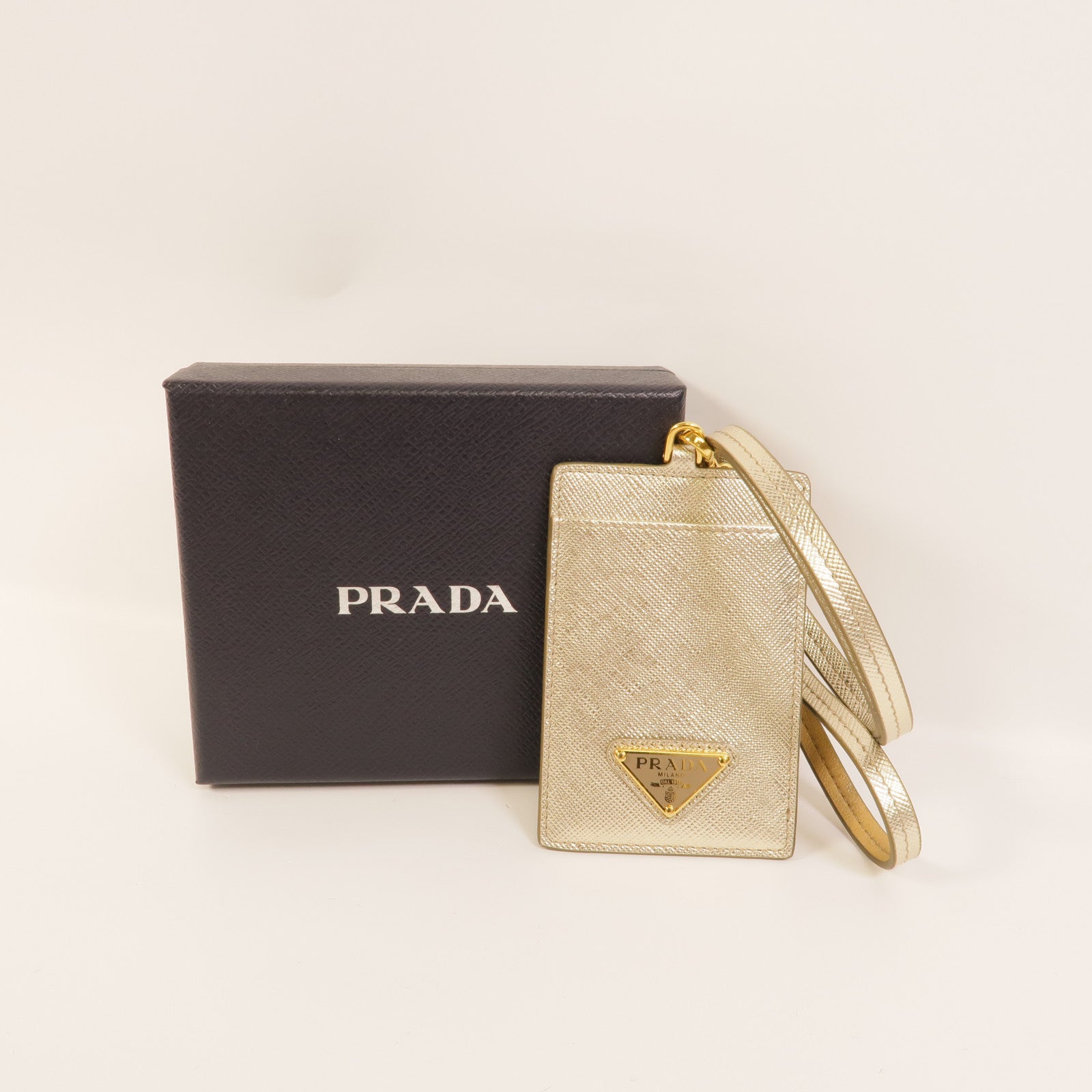 PRADA 牛皮皮革Saffiano Leather Badge Holde卡片套/證件套
