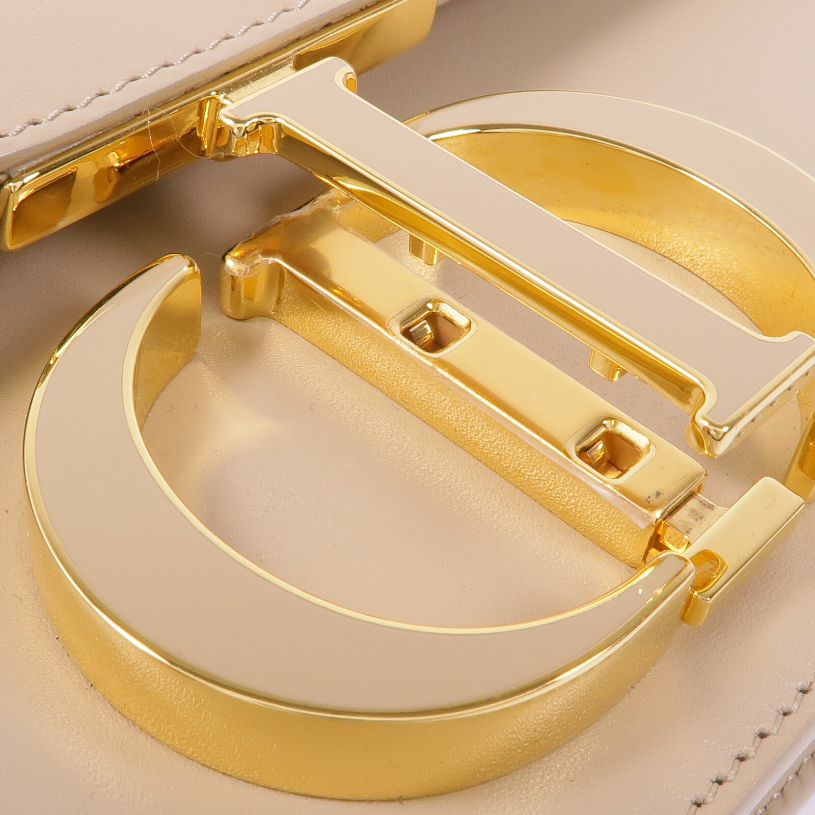 Dior 牛皮皮革30 Montaigne Shoulder Bag金扣肩背袋