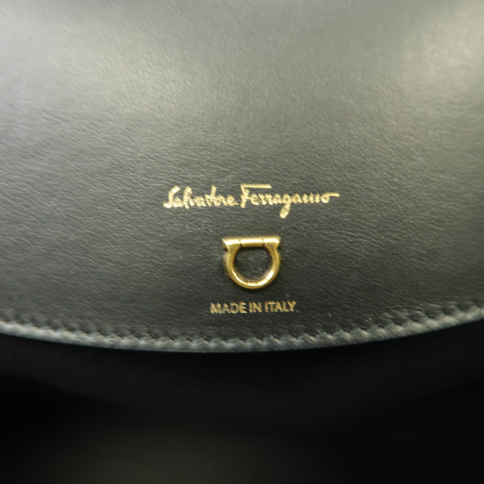 Salvatore Ferragamo 塗層帆布Travel Tote Bag金扣手挽袋米色/黑色