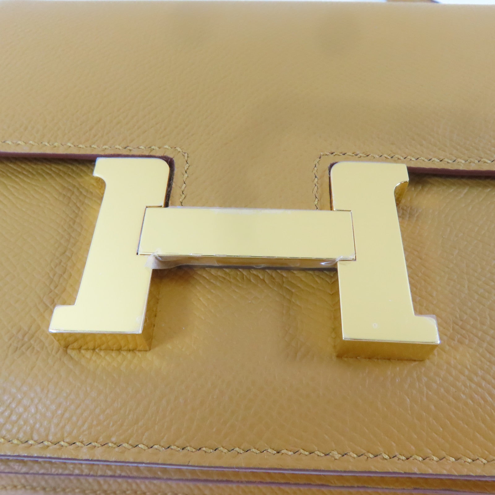 HERMES Epsom皮革Constance Mini金扣肩背袋Sesame/淺啡色